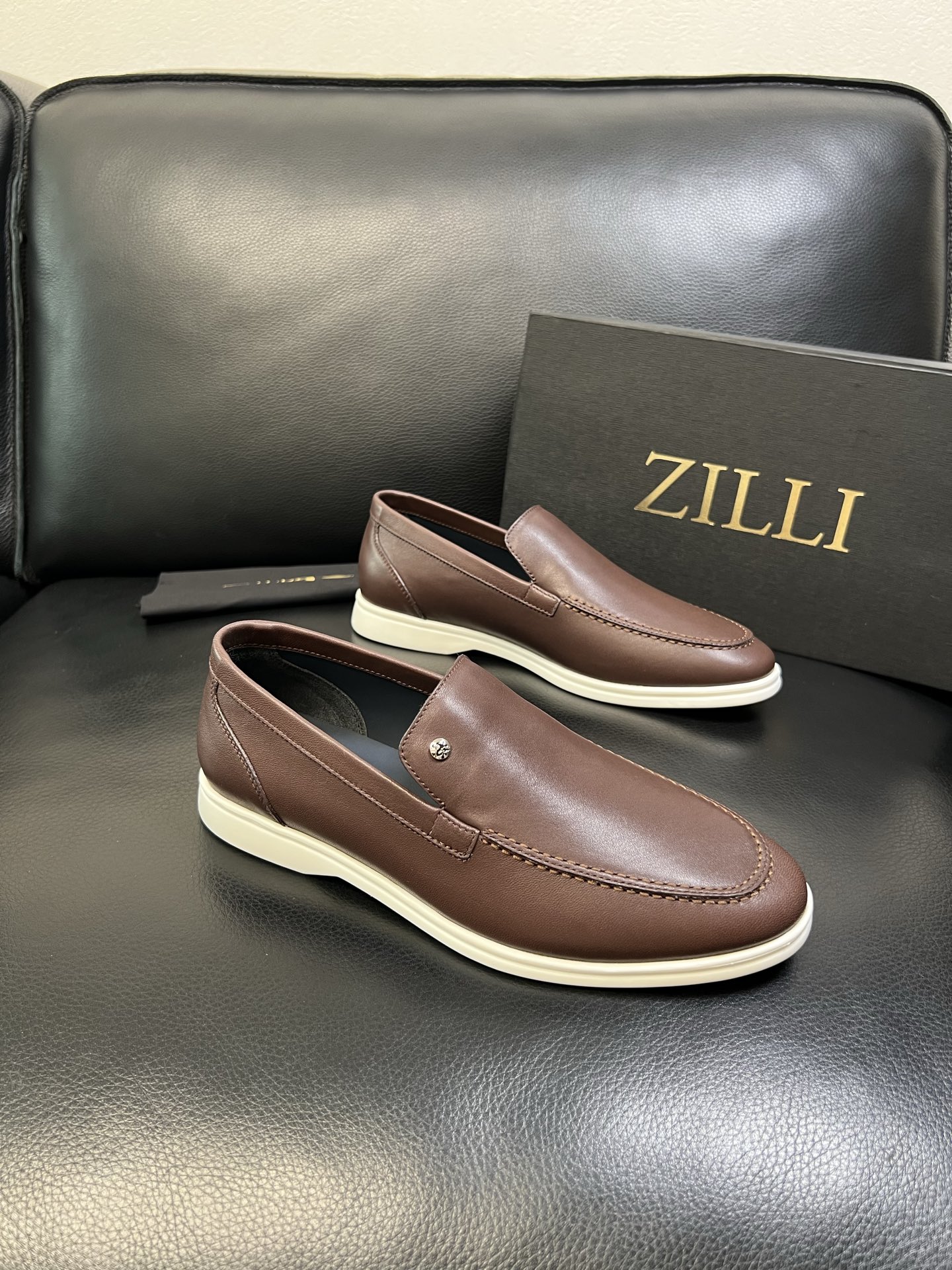 ZILLI 高品质 顶级工艺品 专柜同步发售原厂配置，意大利进口原版牛皮面料，进口水染牛里 ，鞋底：原厂