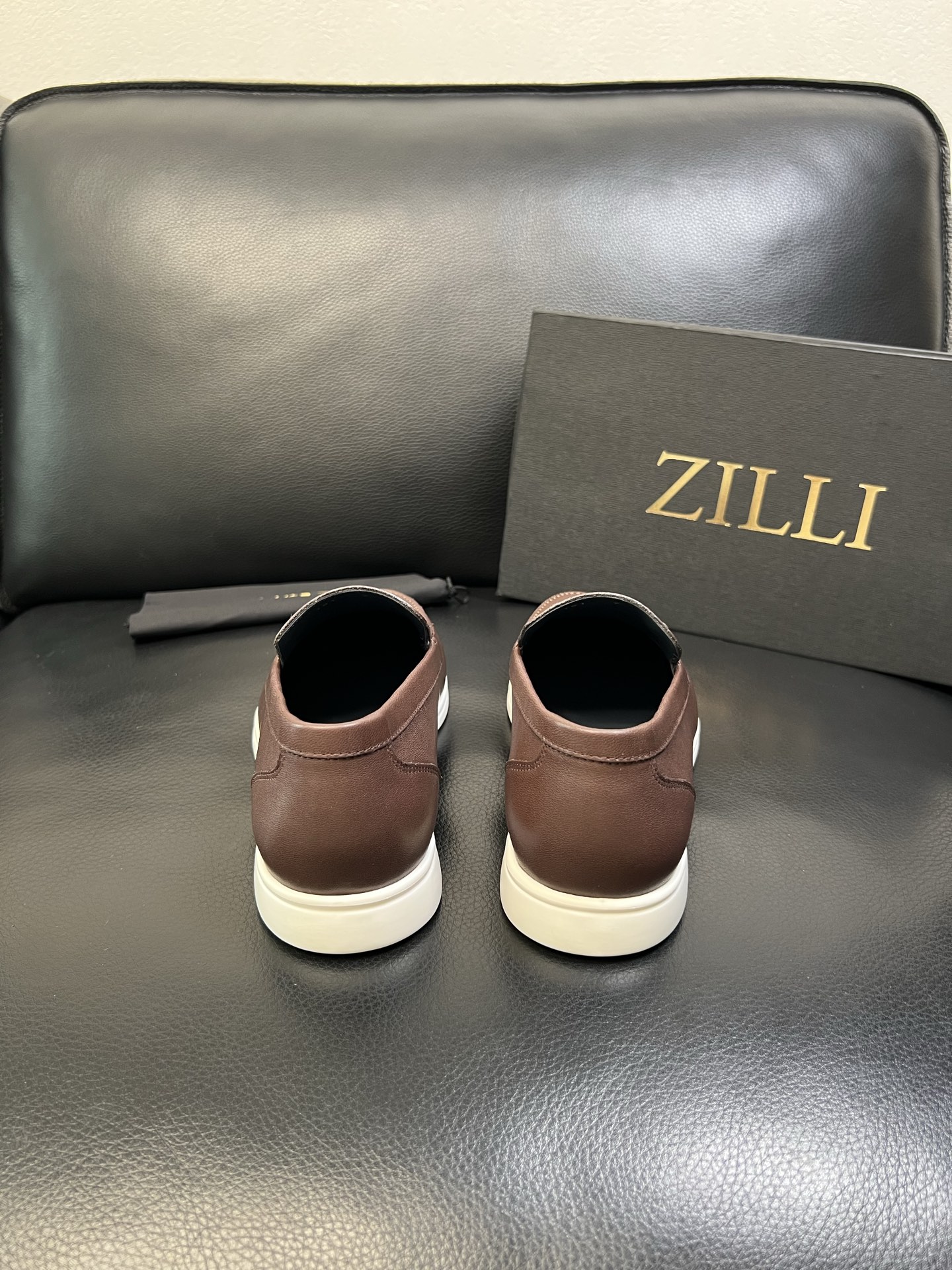 ZILLI 高品质 顶级工艺品 专柜同步发售原厂配置，意大利进口原版牛皮面料，进口水染牛里 ，鞋底：原厂