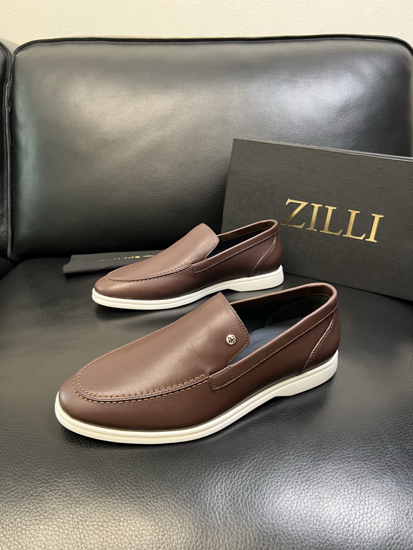 ZILLI 高品质 顶级工艺品 专柜同步发售原厂配置，意大利进口原版牛皮面料，进口水染牛里 ，鞋底：原厂