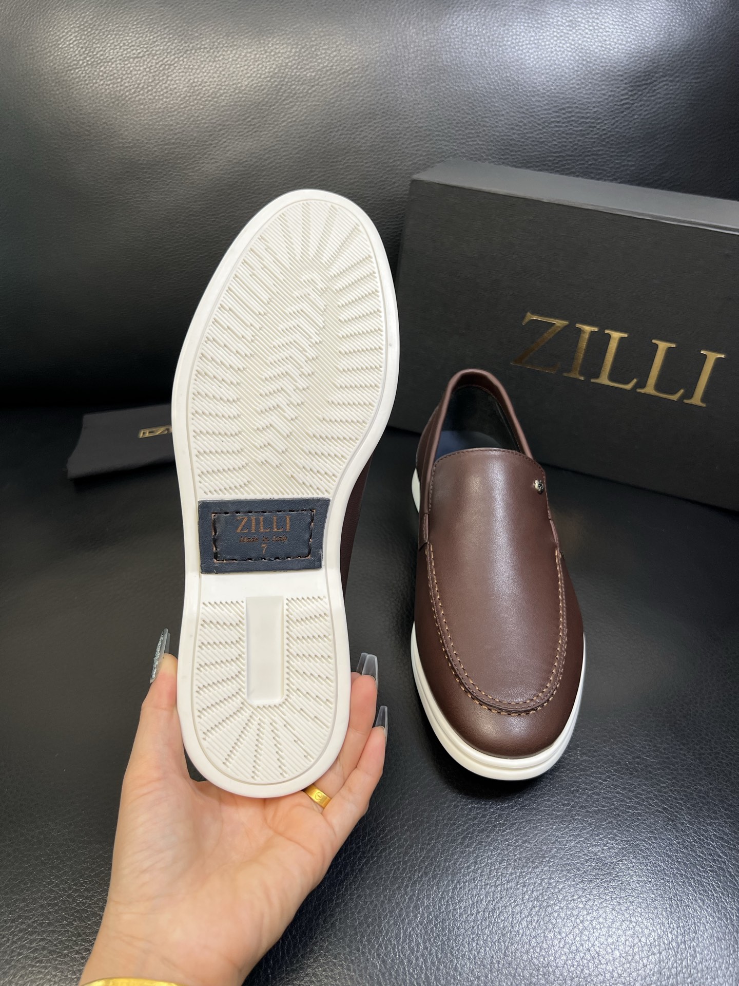 ZILLI 高品质 顶级工艺品 专柜同步发售原厂配置，意大利进口原版牛皮面料，进口水染牛里 ，鞋底：原厂
