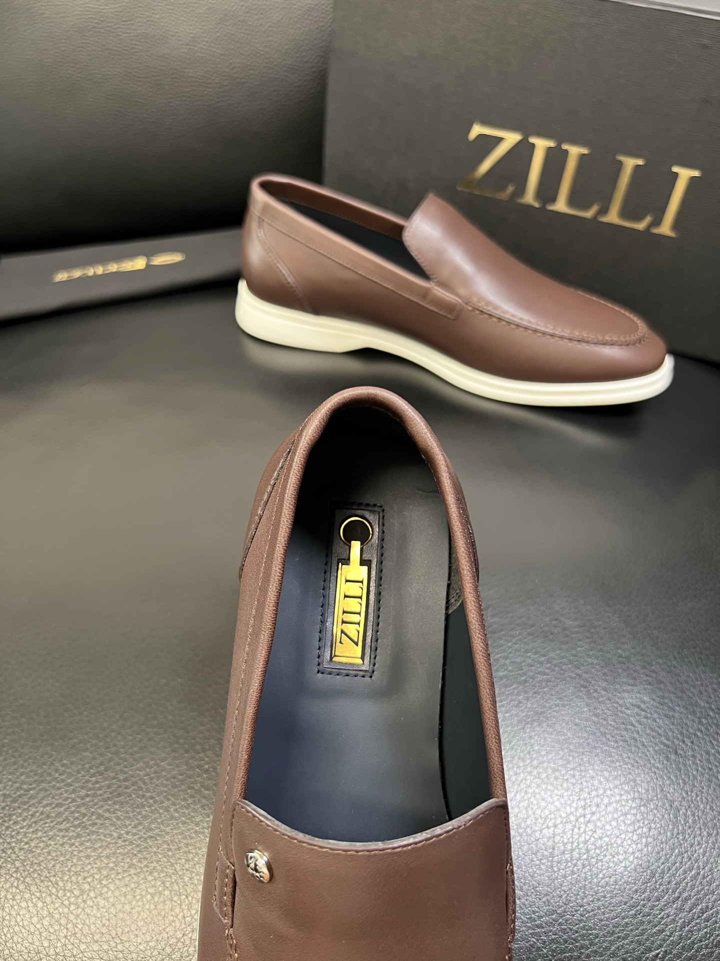 ZILLI 高品质 顶级工艺品 专柜同步发售原厂配置，意大利进口原版牛皮面料，进口水染牛里 ，鞋底：原厂