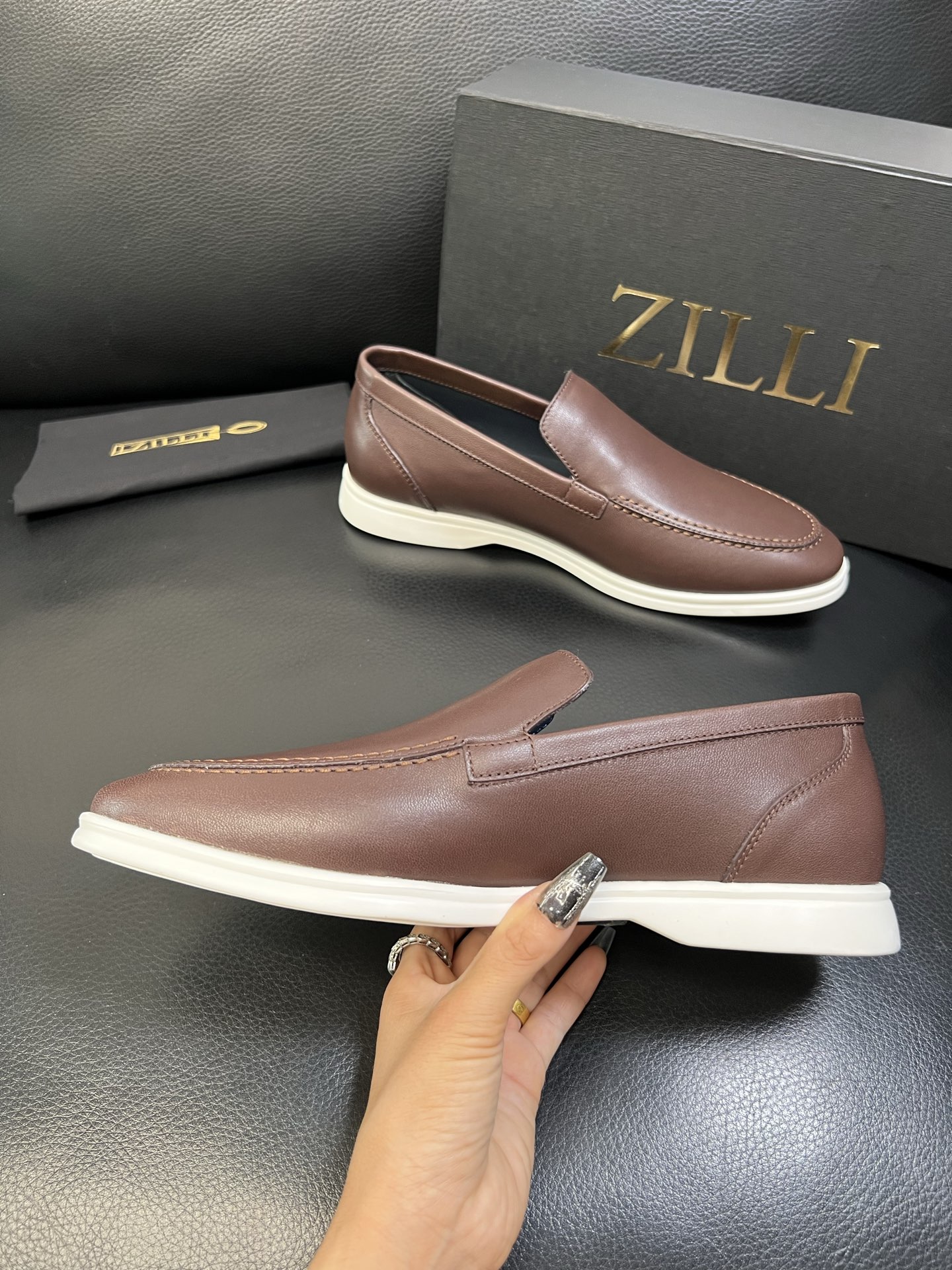 ZILLI 高品质 顶级工艺品 专柜同步发售原厂配置，意大利进口原版牛皮面料，进口水染牛里 ，鞋底：原厂