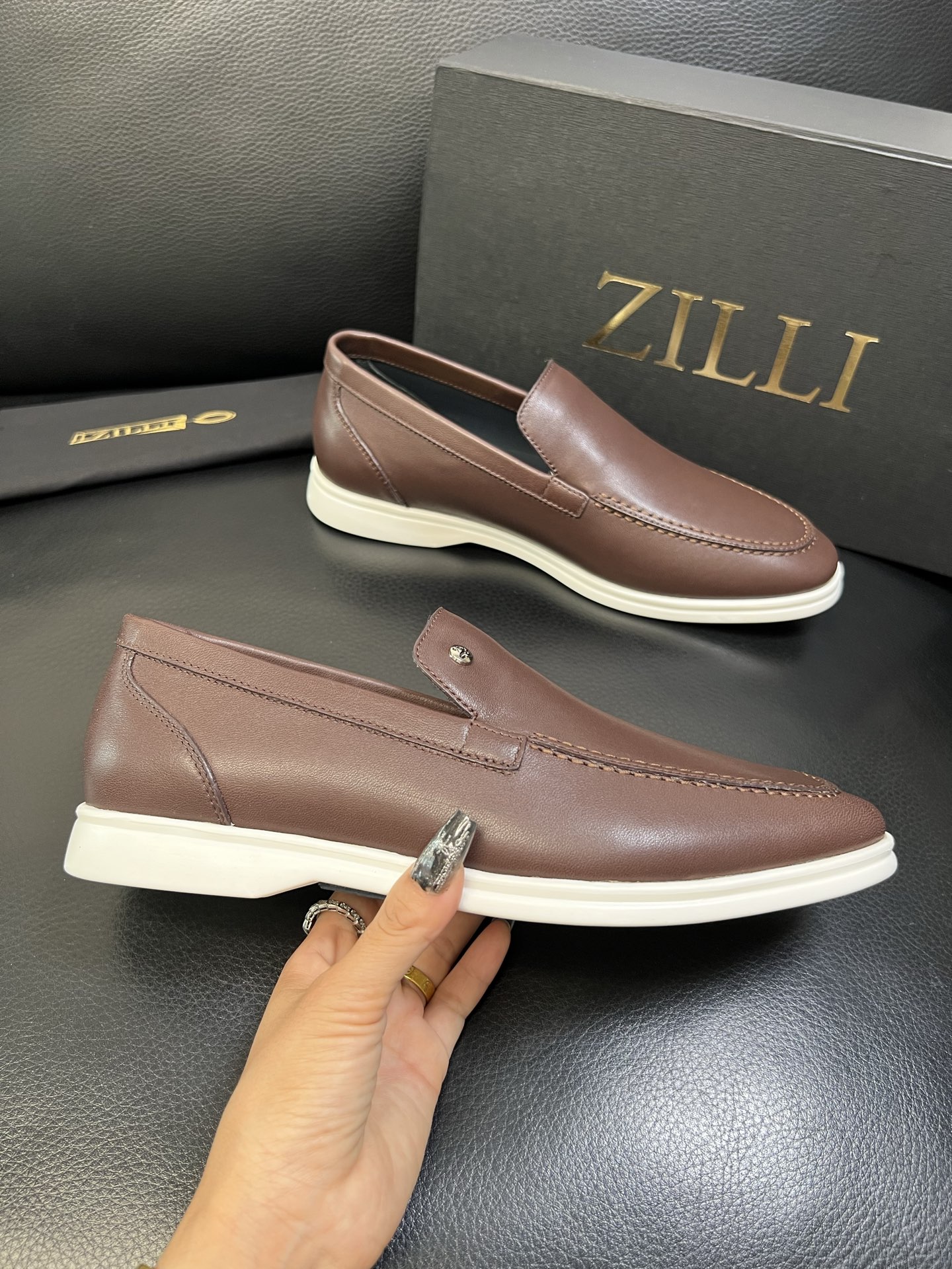 ZILLI 高品质 顶级工艺品 专柜同步发售原厂配置，意大利进口原版牛皮面料，进口水染牛里 ，鞋底：原厂