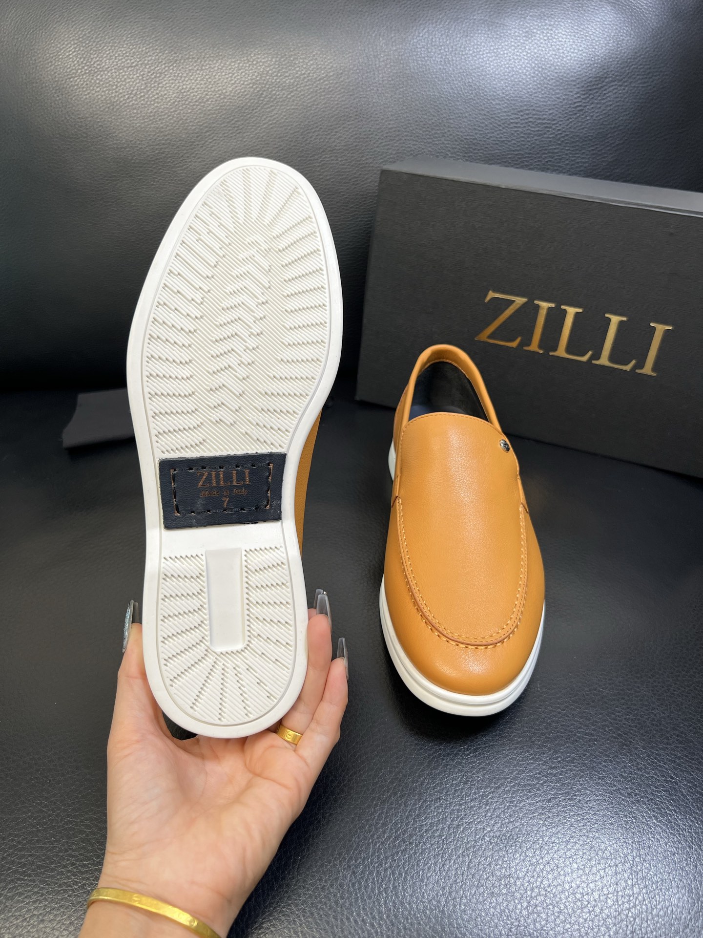 ZILLI 高品质 顶级工艺品 专柜同步发售原厂配置，意大利进口原版牛皮面料，进口水染牛里 ，鞋底：原厂