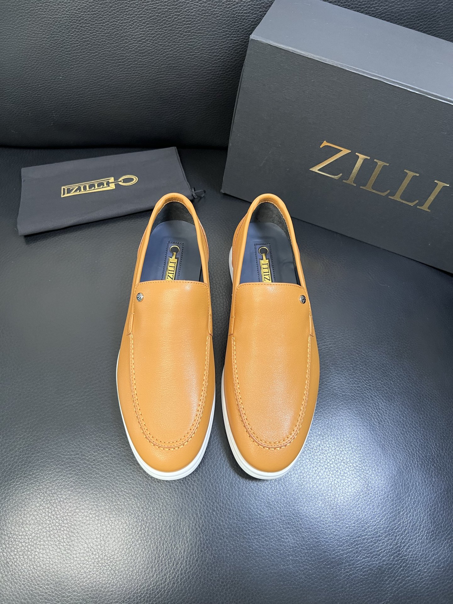 ZILLI 高品质 顶级工艺品 专柜同步发售原厂配置，意大利进口原版牛皮面料，进口水染牛里 ，鞋底：原厂