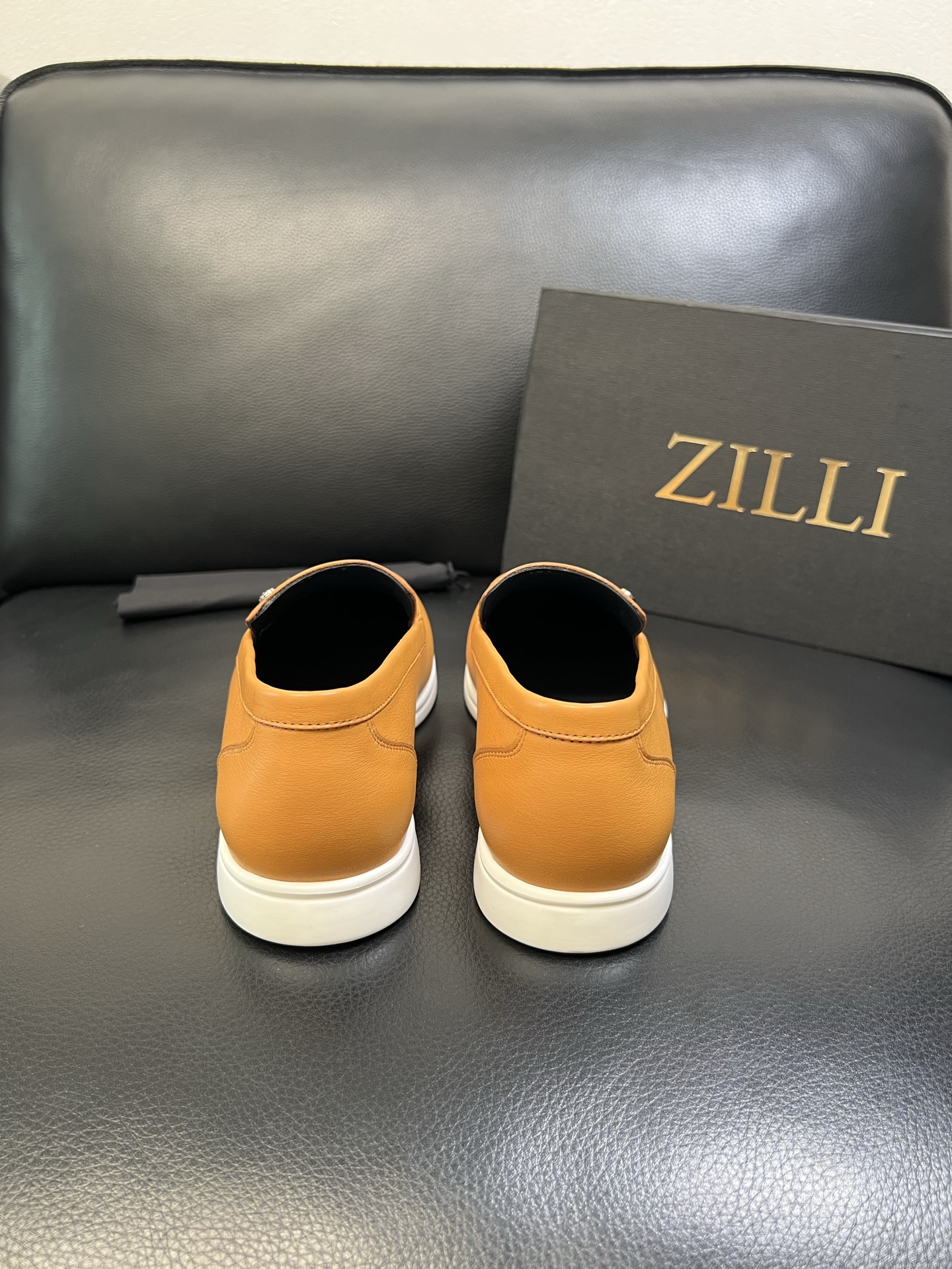 ZILLI 高品质 顶级工艺品 专柜同步发售原厂配置，意大利进口原版牛皮面料，进口水染牛里 ，鞋底：原厂