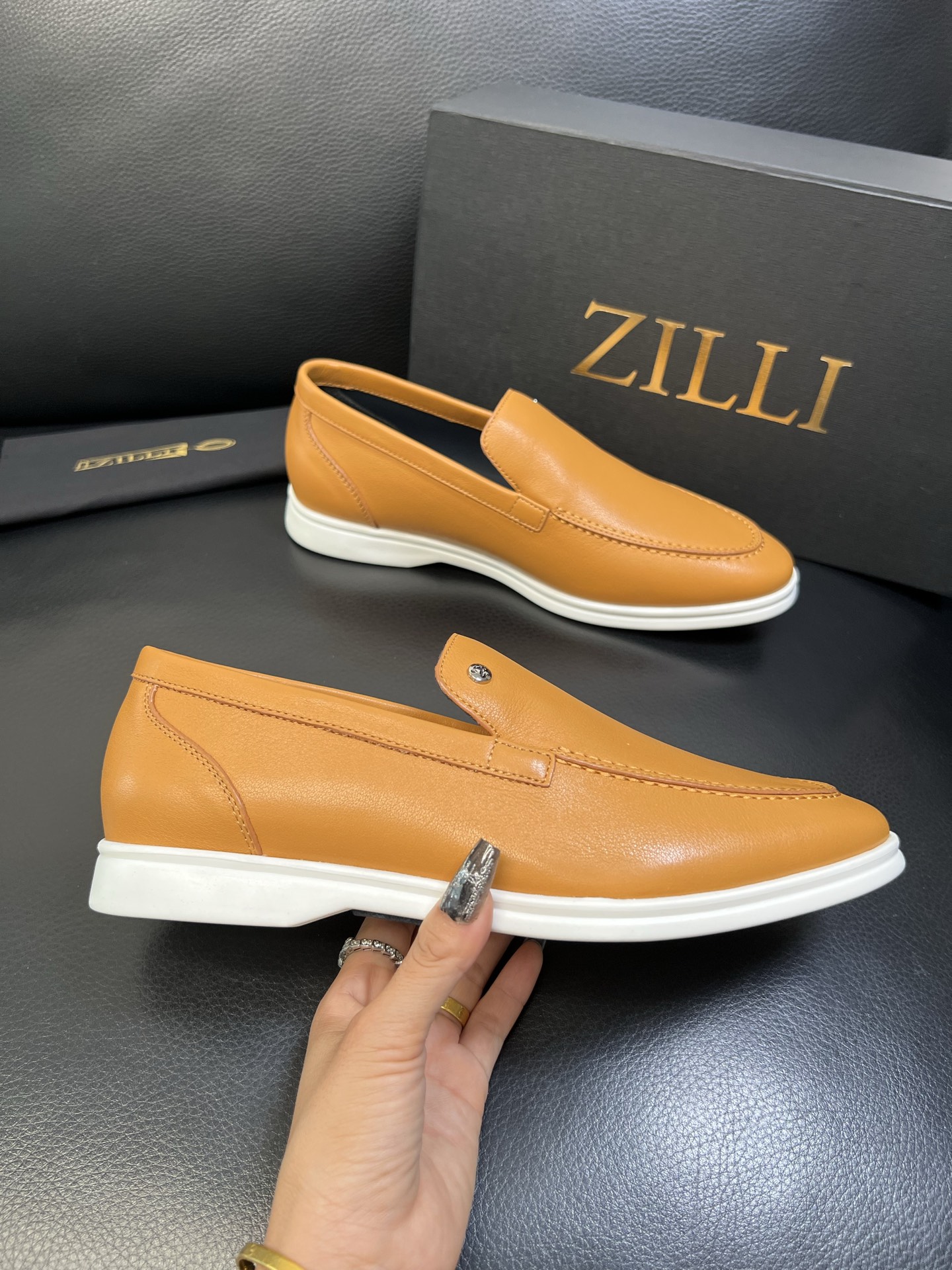 ZILLI 高品质 顶级工艺品 专柜同步发售原厂配置，意大利进口原版牛皮面料，进口水染牛里 ，鞋底：原厂