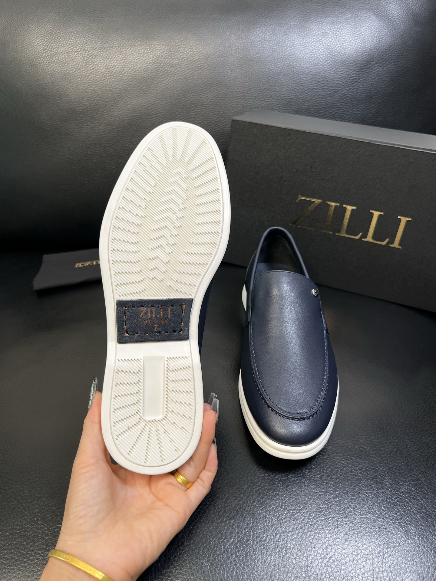 ZILLI 高品质 顶级工艺品 专柜同步发售原厂配置，意大利进口原版牛皮面料，进口水染牛里 ，鞋底：原厂