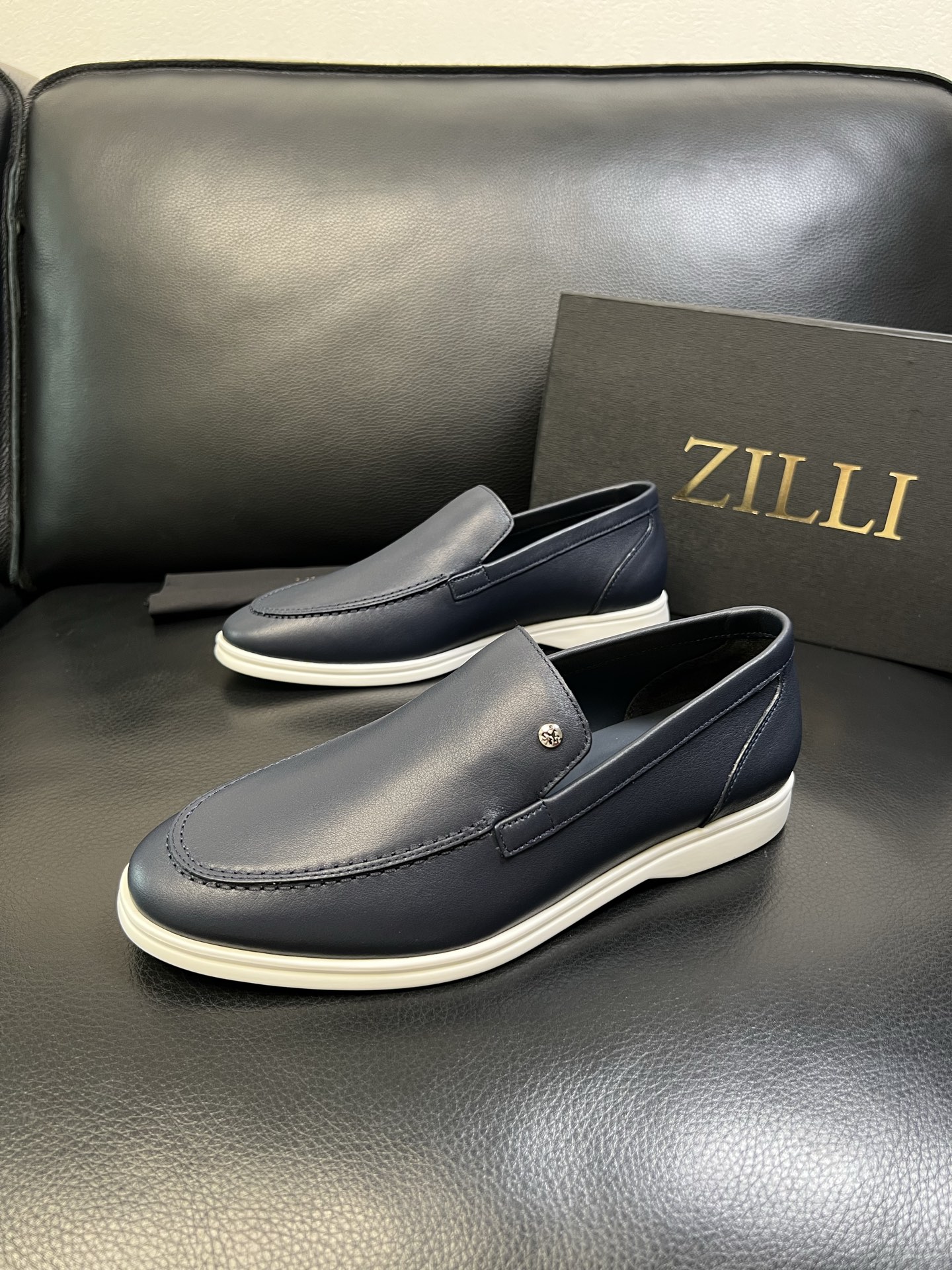 ZILLI 高品质 顶级工艺品 专柜同步发售原厂配置，意大利进口原版牛皮面料，进口水染牛里 ，鞋底：原厂