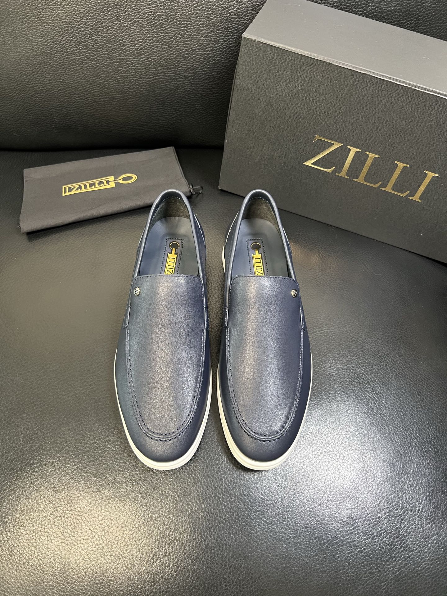 ZILLI 高品质 顶级工艺品 专柜同步发售原厂配置，意大利进口原版牛皮面料，进口水染牛里 ，鞋底：原厂