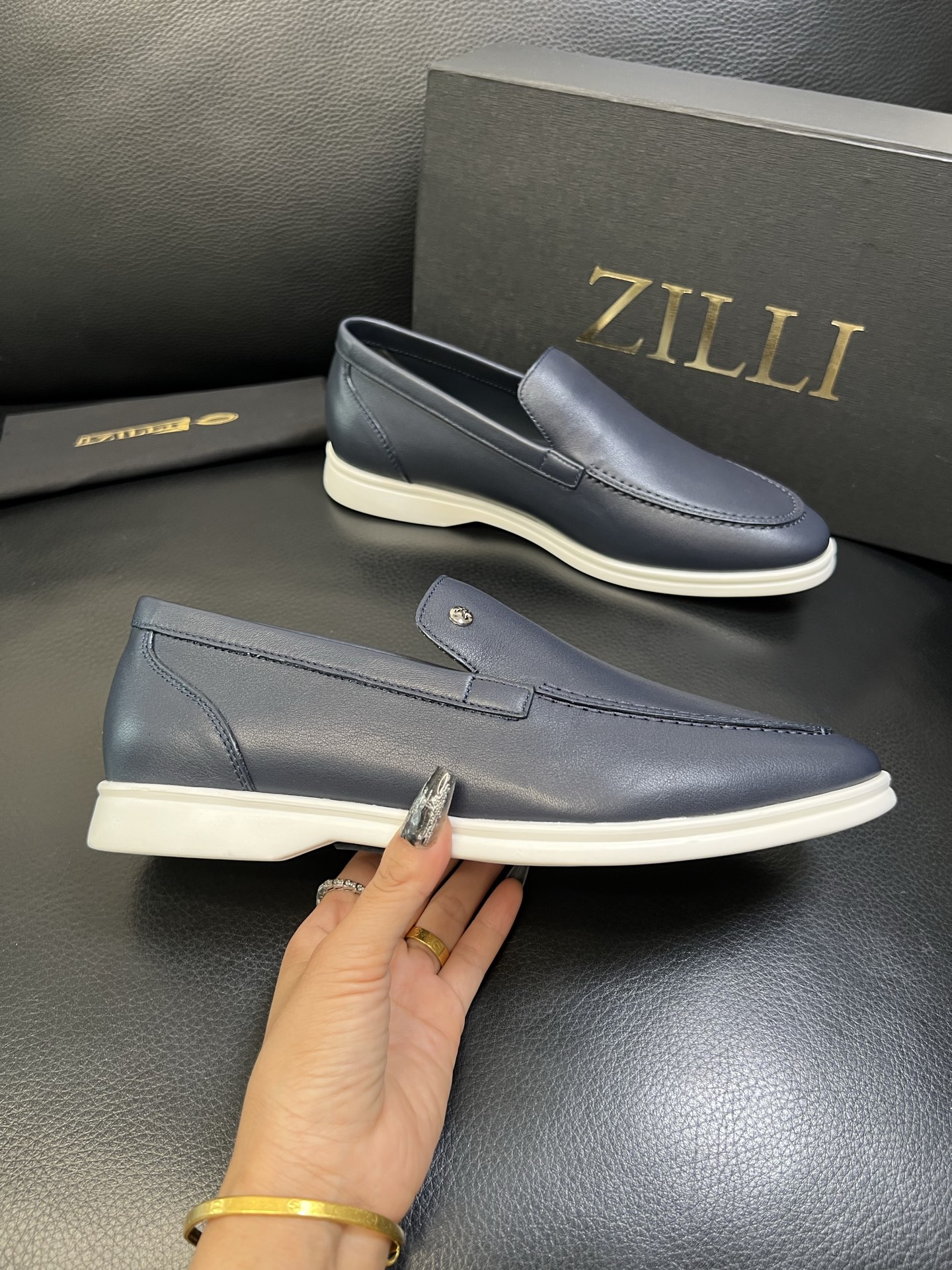 ZILLI 高品质 顶级工艺品 专柜同步发售原厂配置，意大利进口原版牛皮面料，进口水染牛里 ，鞋底：原厂