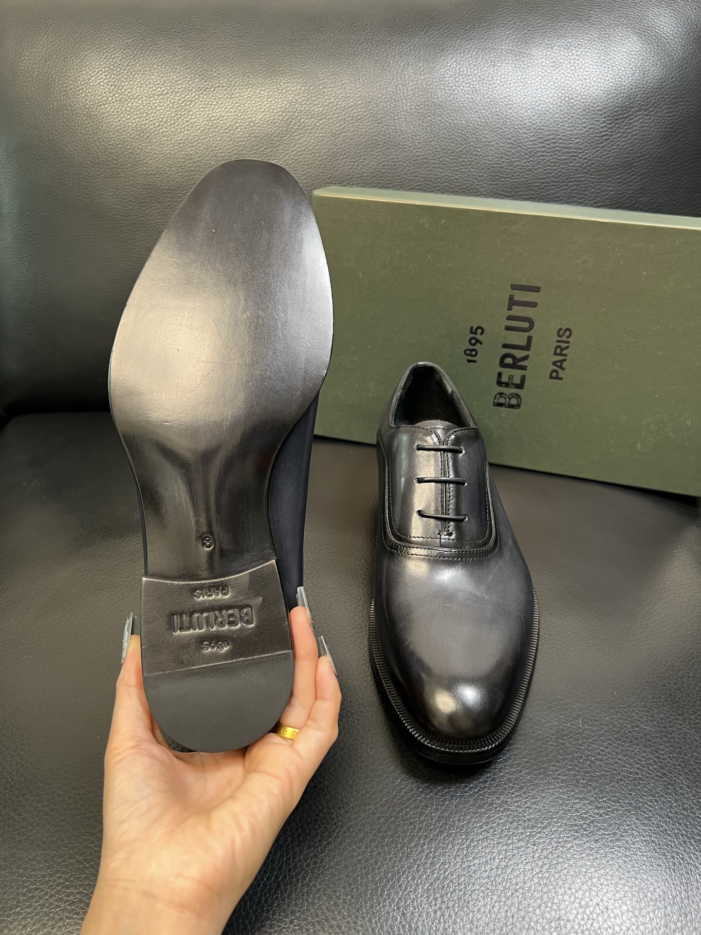 Berluti 高品质 顶级工艺品 布鲁提 专柜同步发售原厂配置，意大利进口牛皮面料，全进口水染牛皮里垫