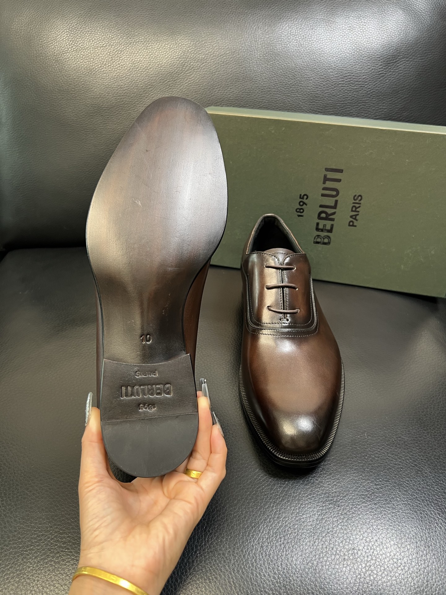 Berluti 高品质 顶级工艺品 布鲁提 专柜同步发售原厂配置，意大利进口牛皮面料，全进口水染牛皮里垫