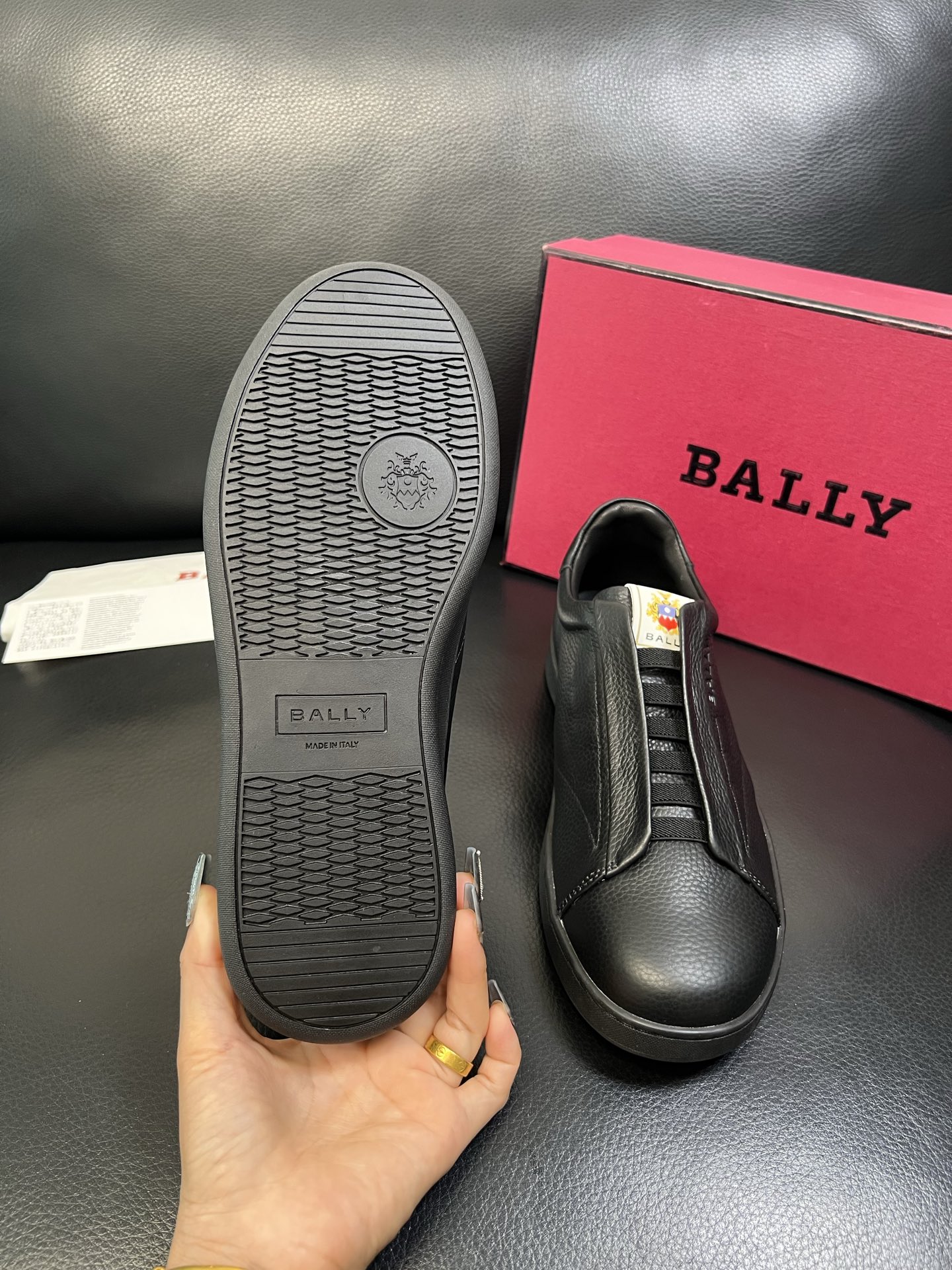 BALLY 高品质 顶级工艺品 巴利 专柜同原厂配置 ，鞋面意大利进口牛皮面料，进口水染牛皮里垫 ，鞋底