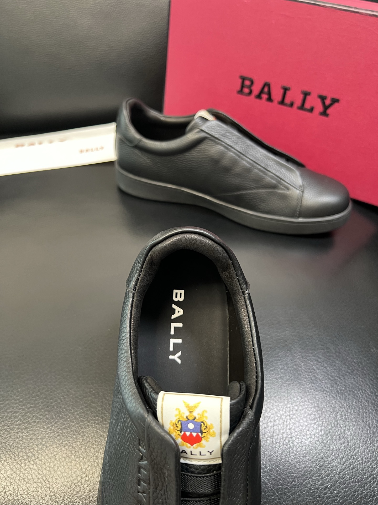 BALLY 高品质 顶级工艺品 巴利 专柜同原厂配置 ，鞋面意大利进口牛皮面料，进口水染牛皮里垫 ，鞋底