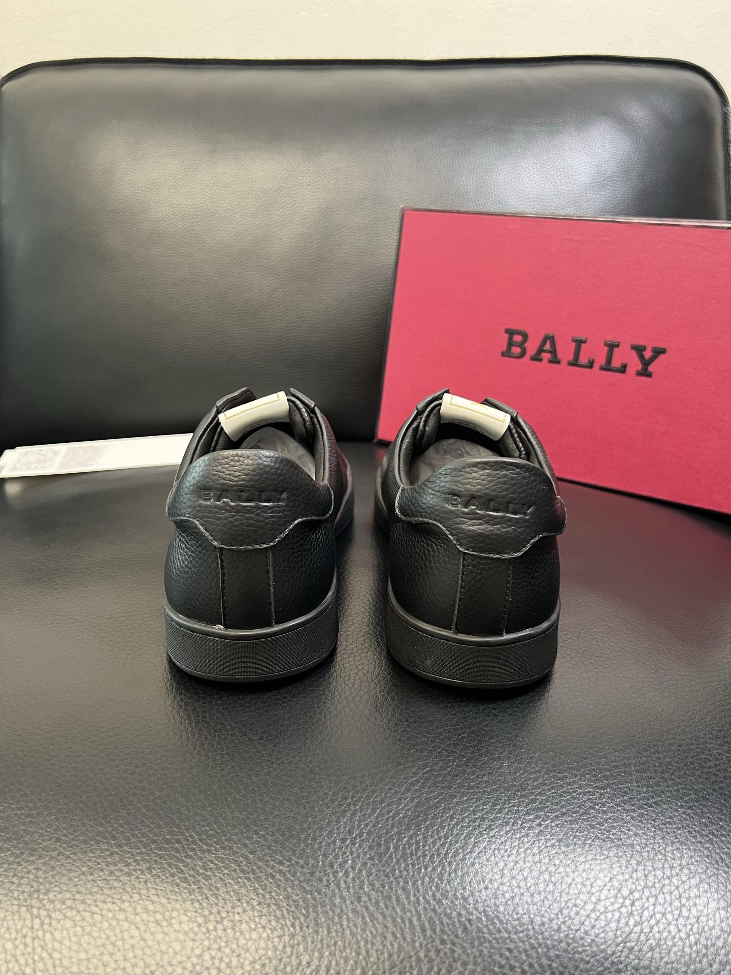 BALLY 高品质 顶级工艺品 巴利 专柜同原厂配置 ，鞋面意大利进口牛皮面料，进口水染牛皮里垫 ，鞋底