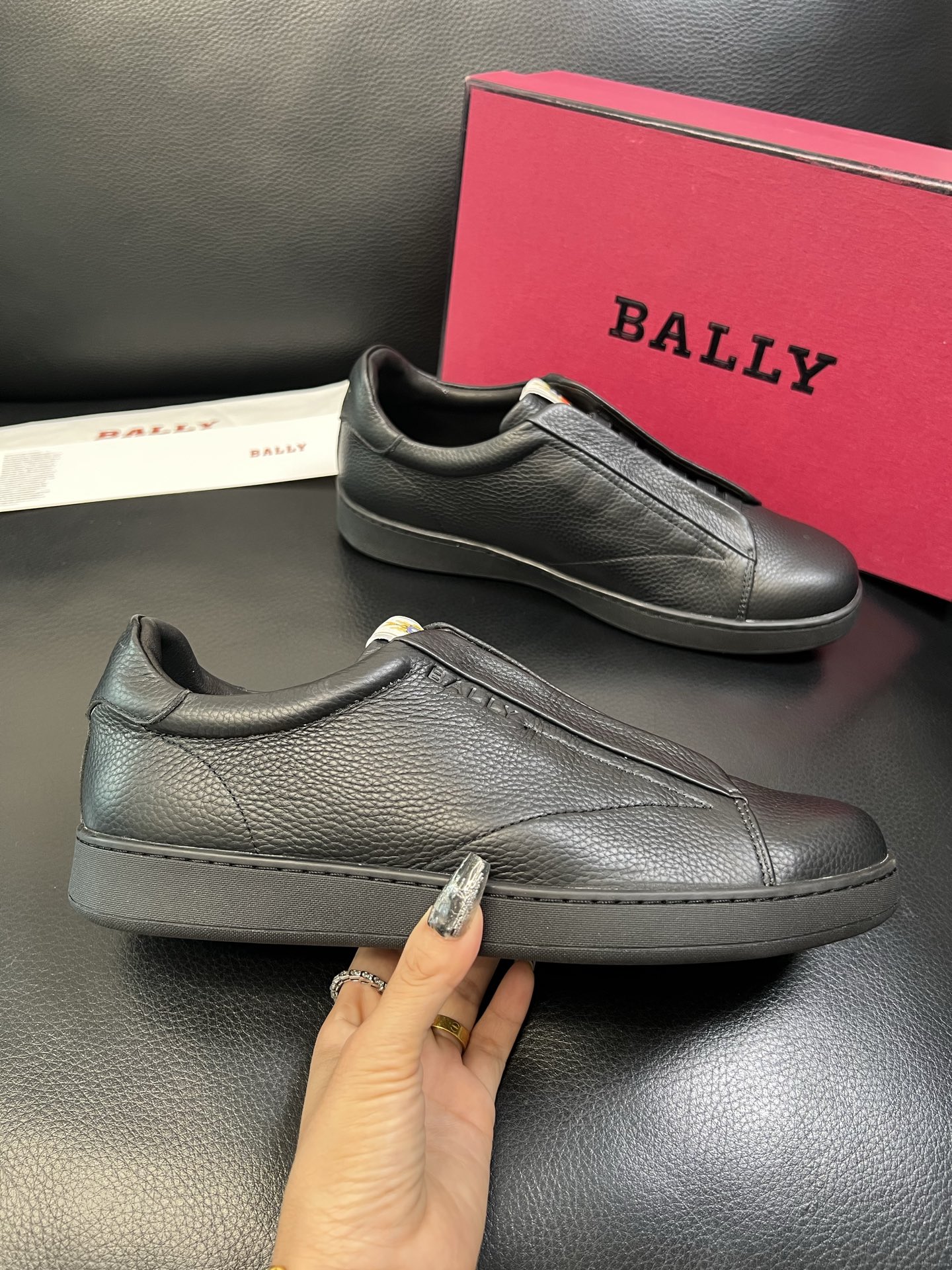 BALLY 高品质 顶级工艺品 巴利 专柜同原厂配置 ，鞋面意大利进口牛皮面料，进口水染牛皮里垫 ，鞋底