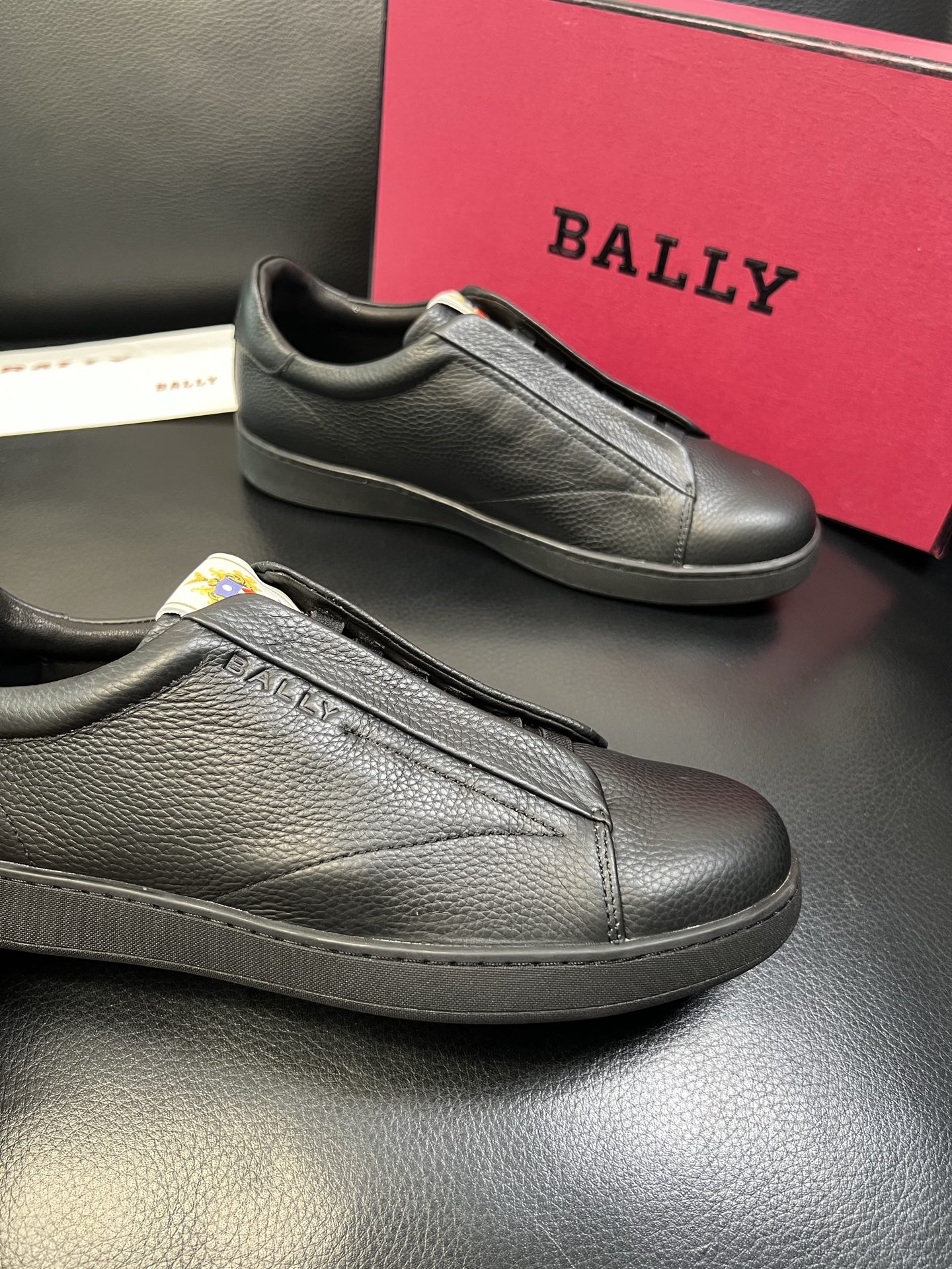 BALLY 高品质 顶级工艺品 巴利 专柜同原厂配置 ，鞋面意大利进口牛皮面料，进口水染牛皮里垫 ，鞋底