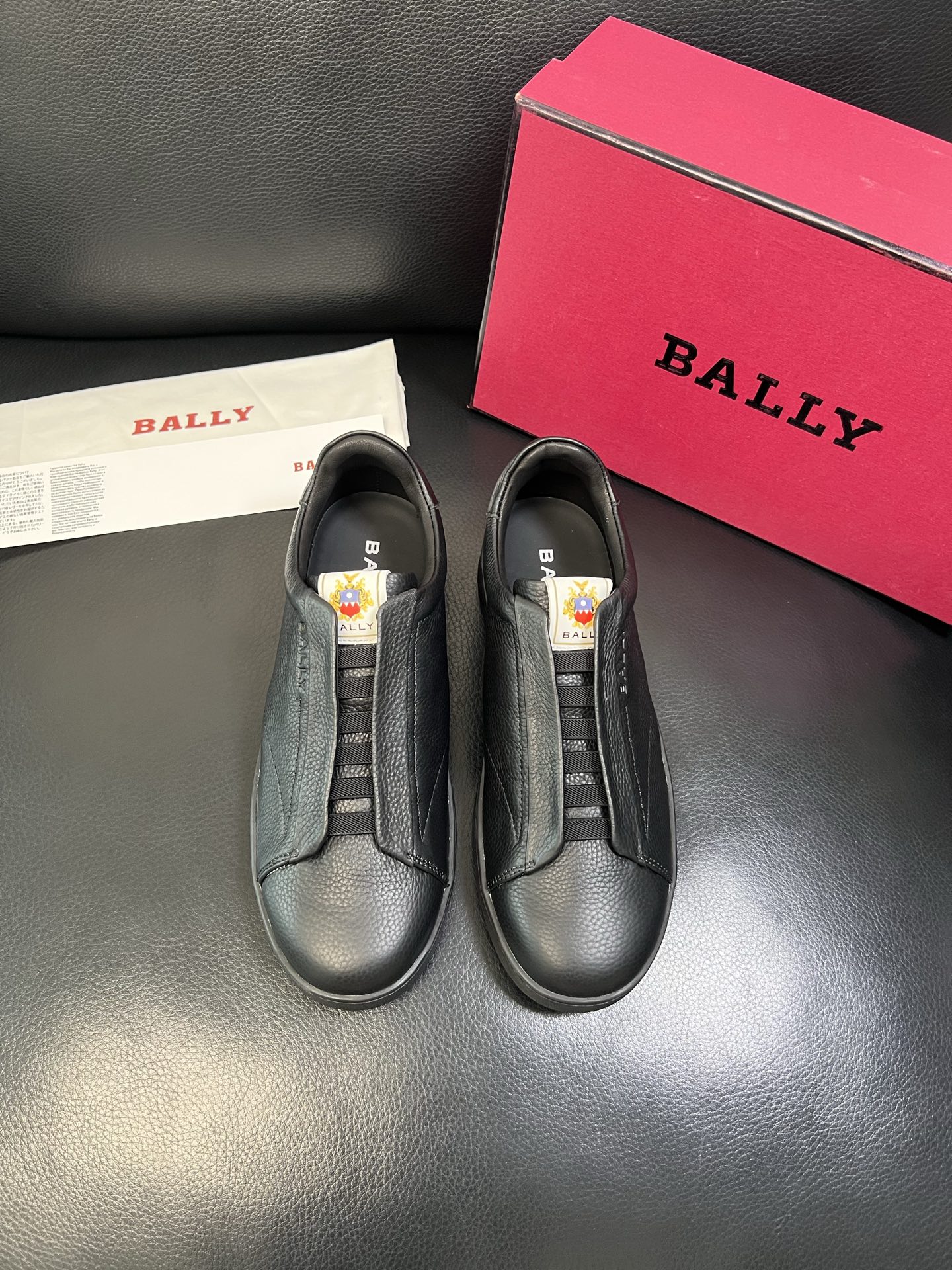 BALLY 高品质 顶级工艺品 巴利 专柜同原厂配置 ，鞋面意大利进口牛皮面料，进口水染牛皮里垫 ，鞋底