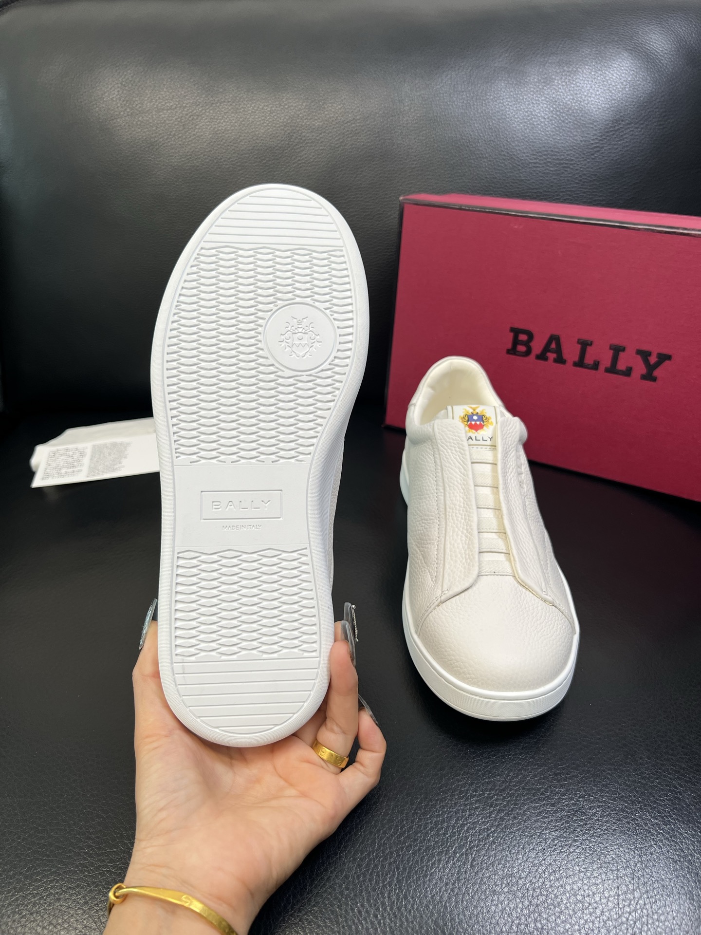 BALLY 高品质 顶级工艺品 巴利 专柜同原厂配置 ，鞋面意大利进口牛皮面料，进口水染牛皮里垫 ，鞋底