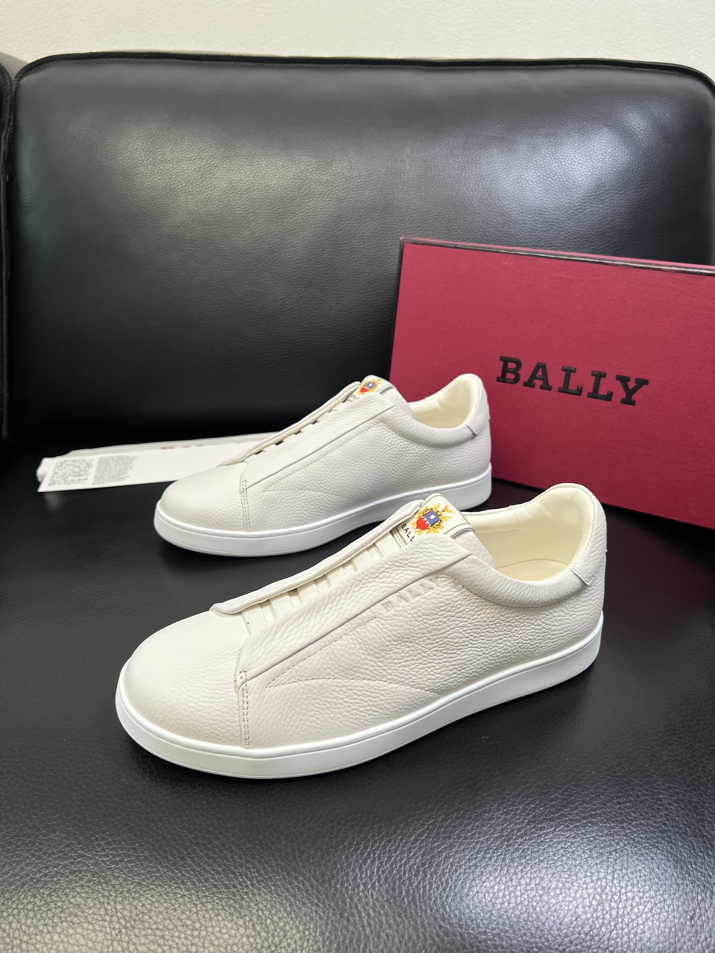 BALLY 高品质 顶级工艺品 巴利 专柜同原厂配置 ，鞋面意大利进口牛皮面料，进口水染牛皮里垫 ，鞋底