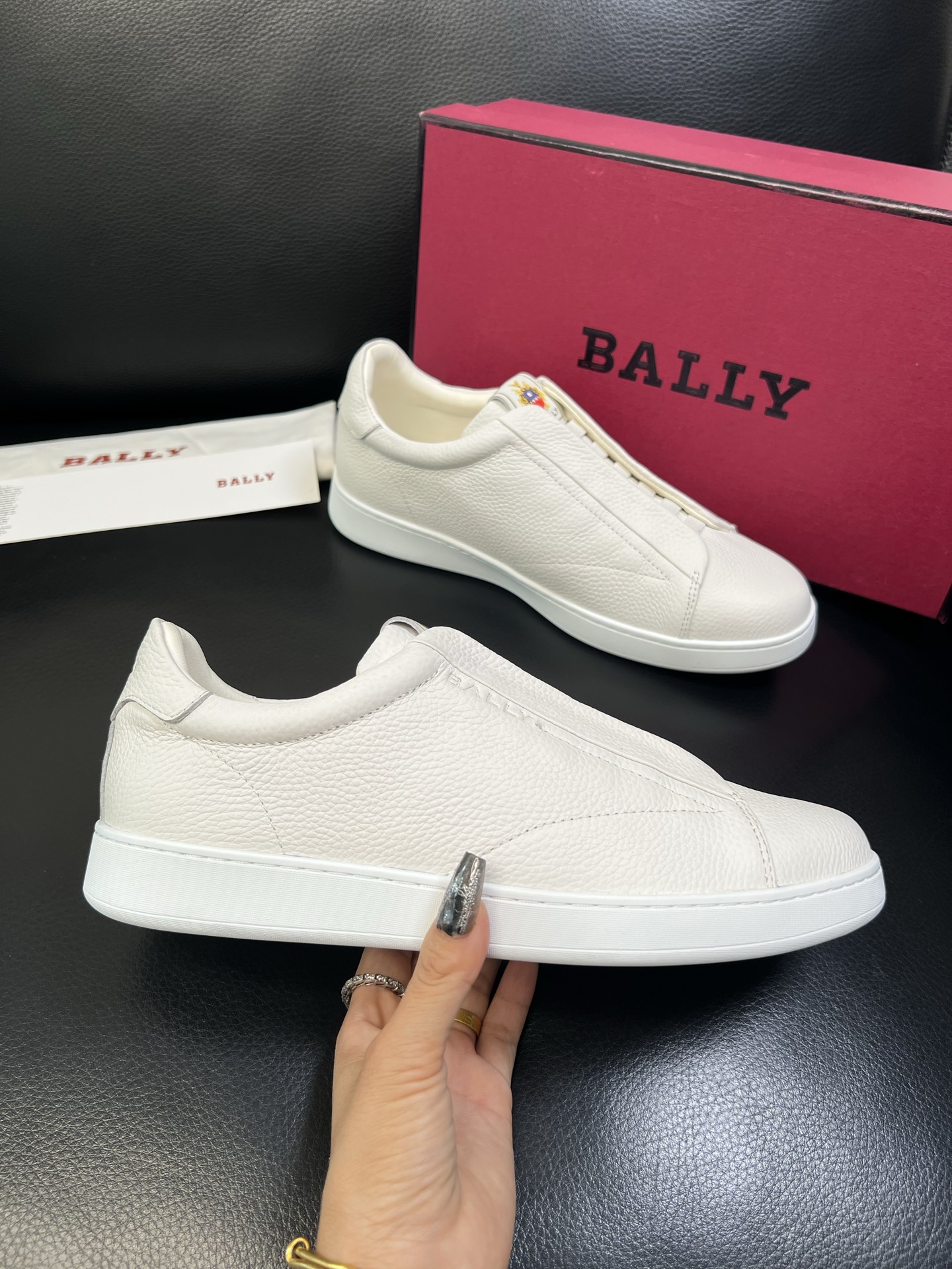 BALLY 高品质 顶级工艺品 巴利 专柜同原厂配置 ，鞋面意大利进口牛皮面料，进口水染牛皮里垫 ，鞋底