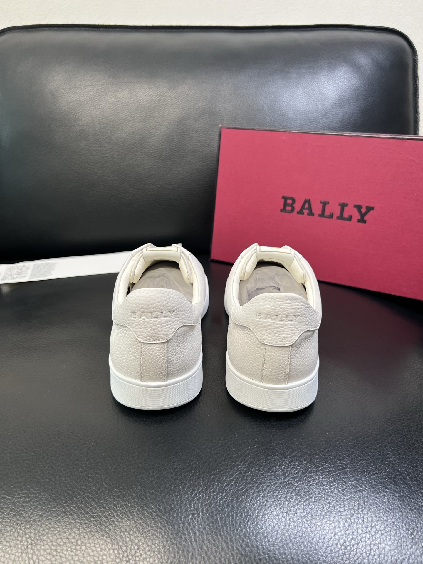 BALLY 高品质 顶级工艺品 巴利 专柜同原厂配置 ，鞋面意大利进口牛皮面料，进口水染牛皮里垫 ，鞋底