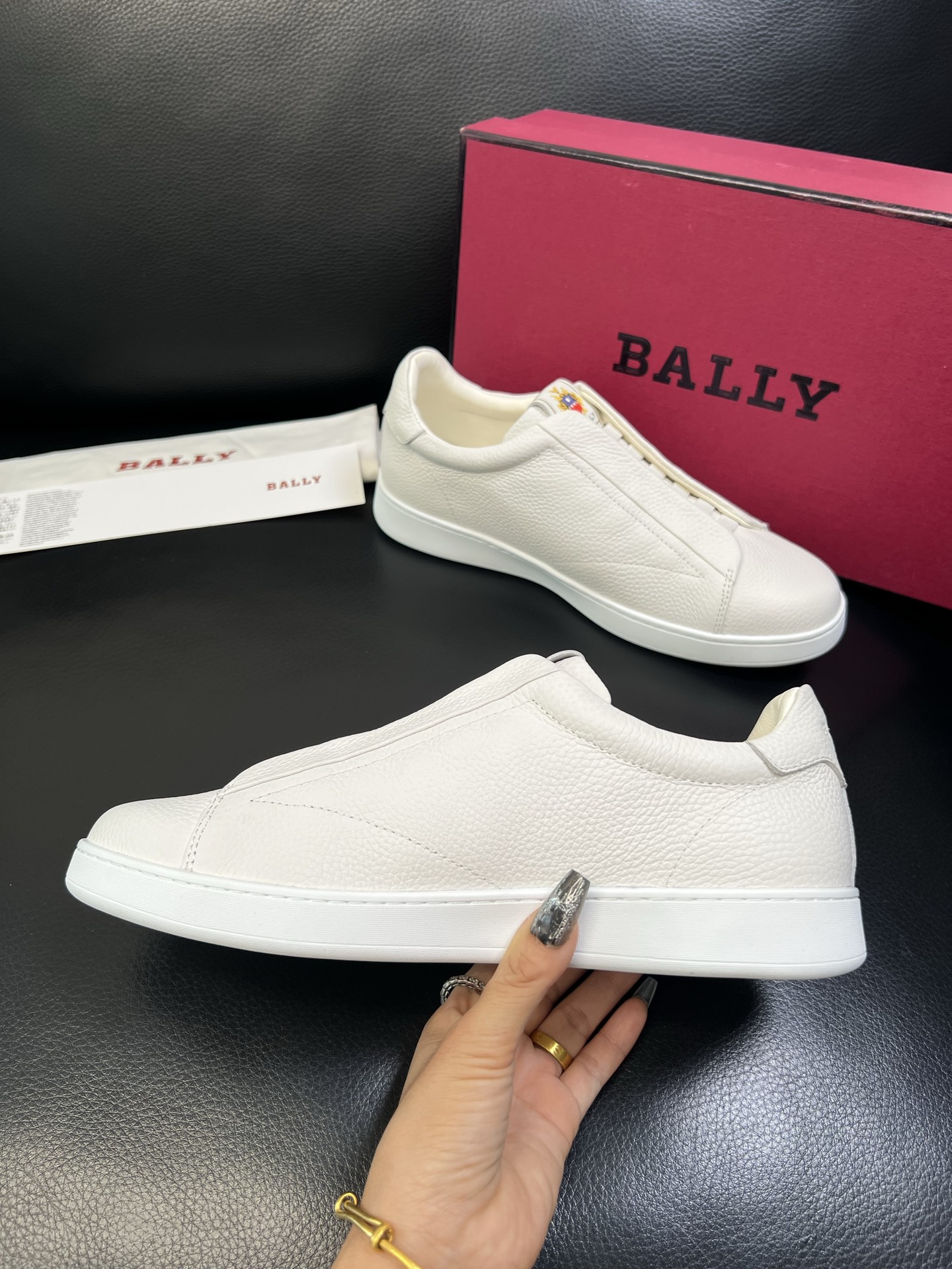BALLY 高品质 顶级工艺品 巴利 专柜同原厂配置 ，鞋面意大利进口牛皮面料，进口水染牛皮里垫 ，鞋底