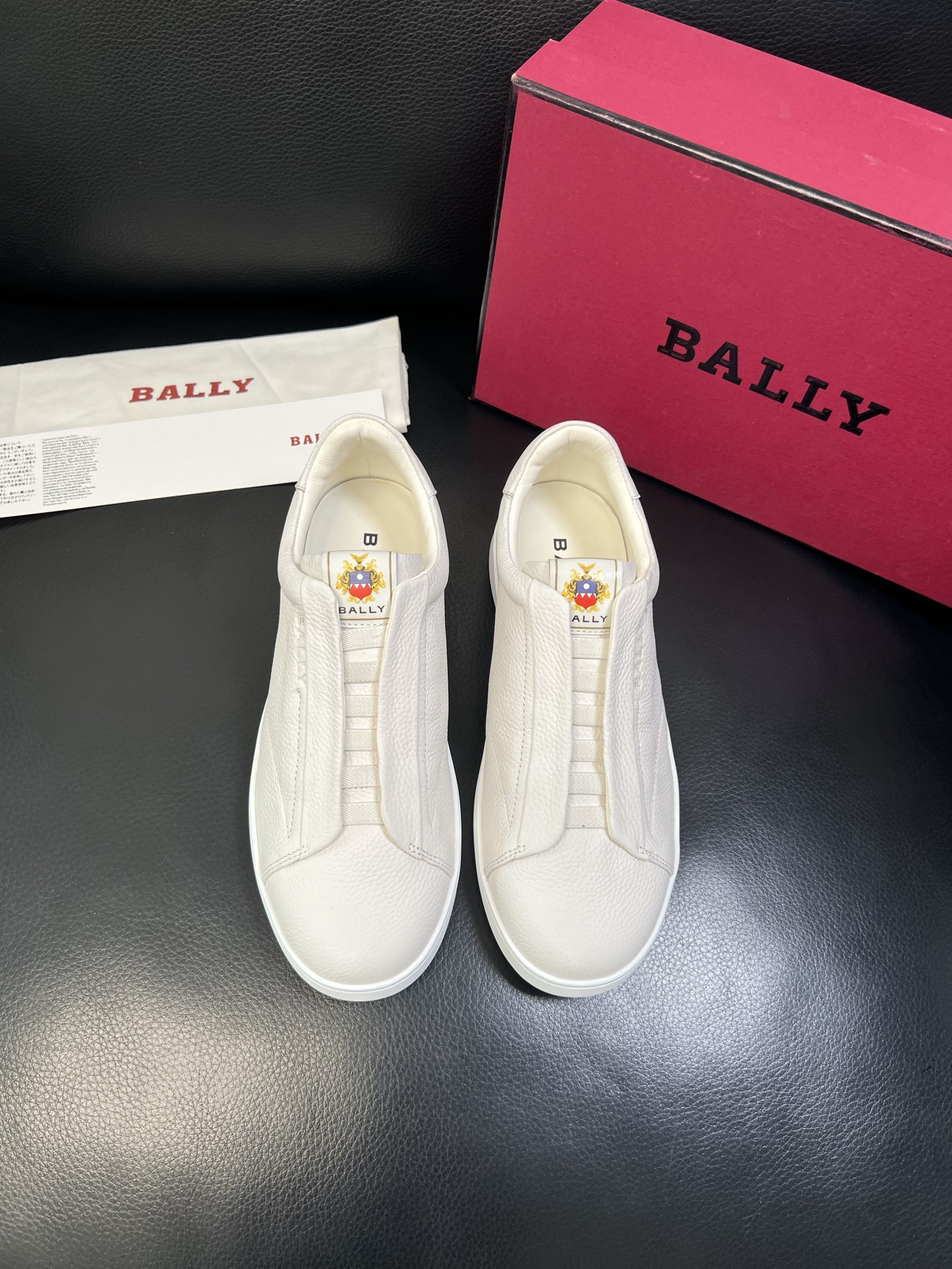 BALLY 高品质 顶级工艺品 巴利 专柜同原厂配置 ，鞋面意大利进口牛皮面料，进口水染牛皮里垫 ，鞋底