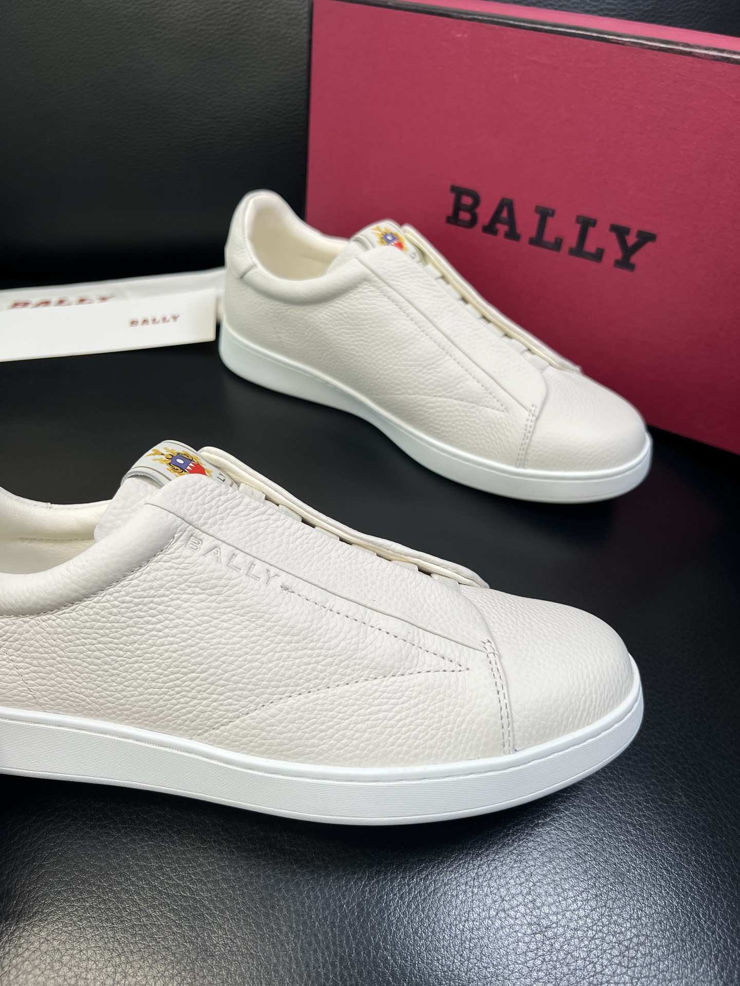 BALLY 高品质 顶级工艺品 巴利 专柜同原厂配置 ，鞋面意大利进口牛皮面料，进口水染牛皮里垫 ，鞋底