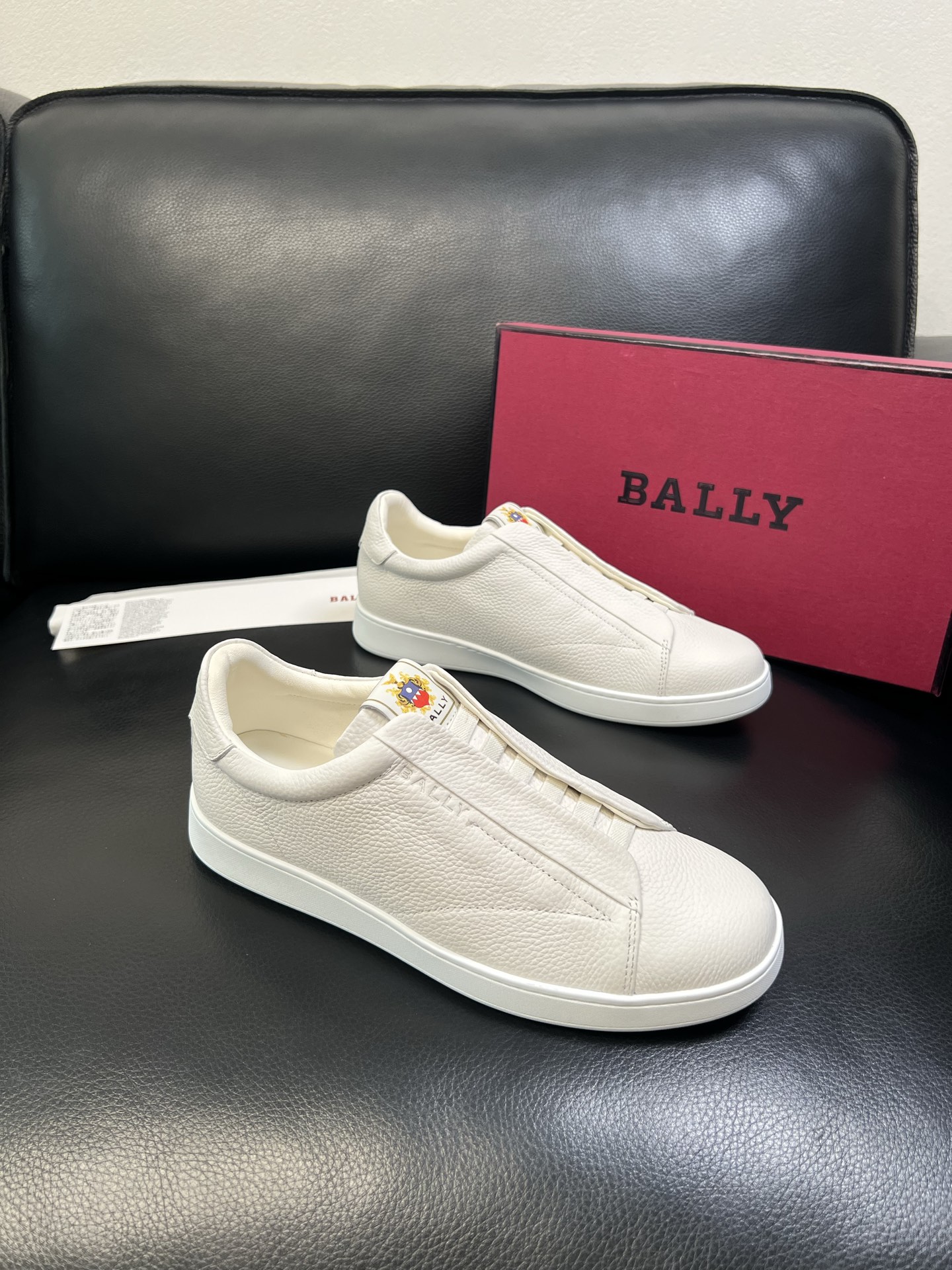 BALLY 高品质 顶级工艺品 巴利 专柜同原厂配置 ，鞋面意大利进口牛皮面料，进口水染牛皮里垫 ，鞋底