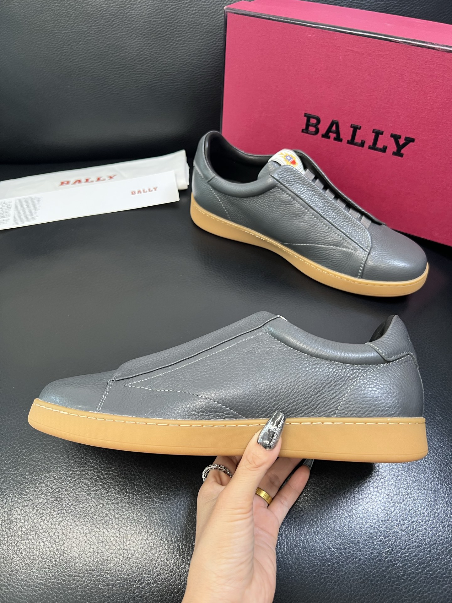 BALLY 高品质 顶级工艺品 巴利 专柜同原厂配置 ，鞋面意大利进口牛皮面料，进口水染牛皮里垫 ，鞋底