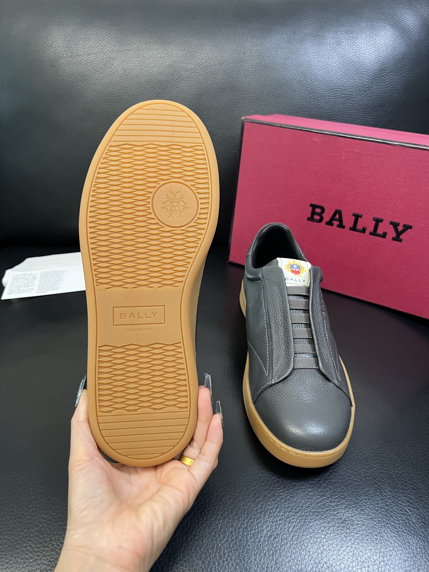 BALLY 高品质 顶级工艺品 巴利 专柜同原厂配置 ，鞋面意大利进口牛皮面料，进口水染牛皮里垫 ，鞋底