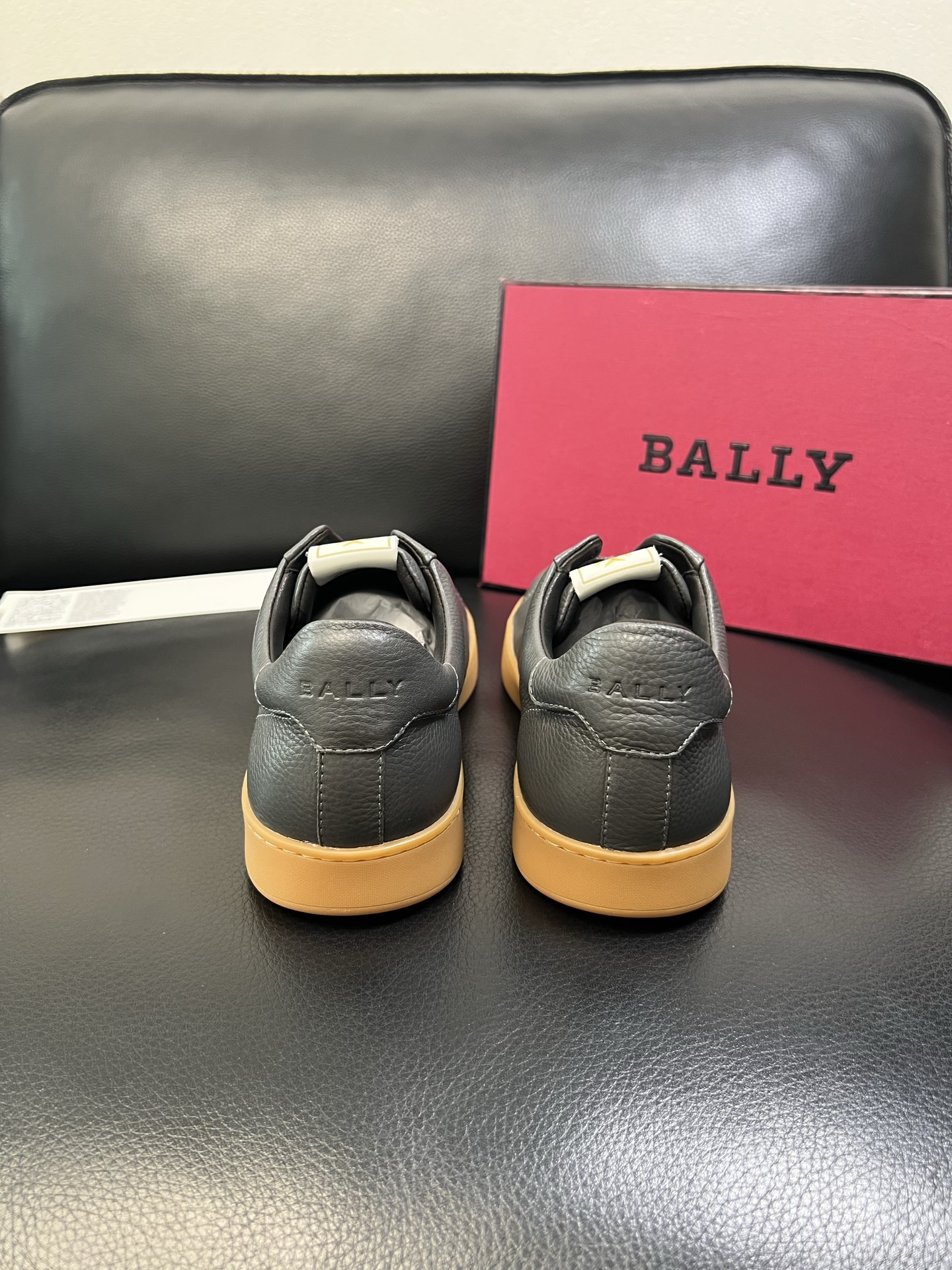 BALLY 高品质 顶级工艺品 巴利 专柜同原厂配置 ，鞋面意大利进口牛皮面料，进口水染牛皮里垫 ，鞋底