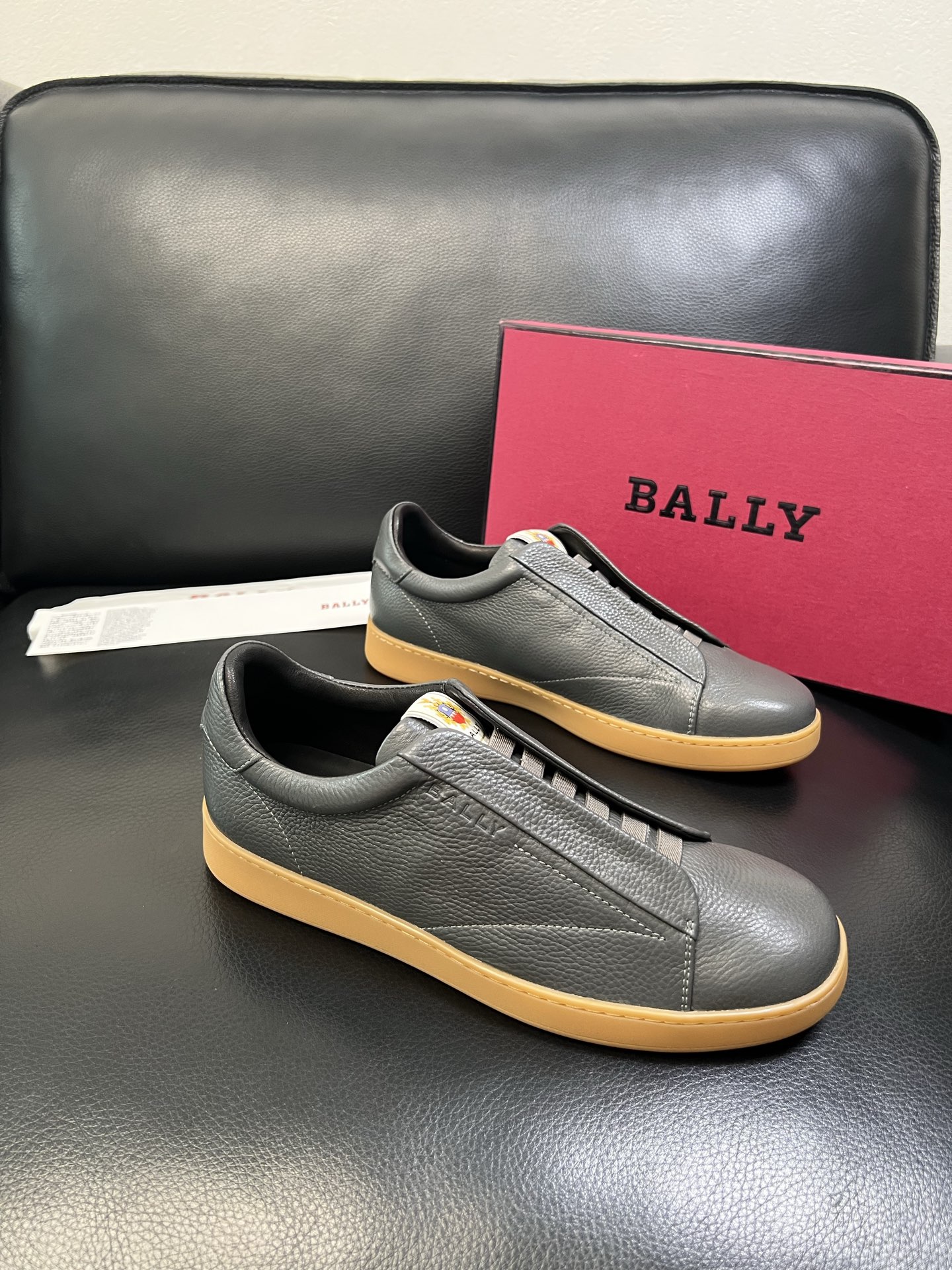 BALLY 高品质 顶级工艺品 巴利 专柜同原厂配置 ，鞋面意大利进口牛皮面料，进口水染牛皮里垫 ，鞋底