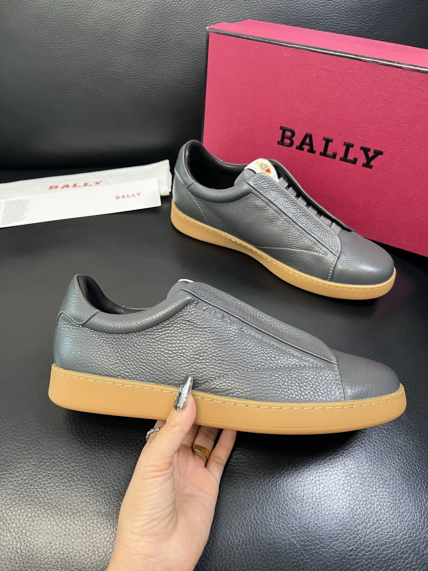BALLY 高品质 顶级工艺品 巴利 专柜同原厂配置 ，鞋面意大利进口牛皮面料，进口水染牛皮里垫 ，鞋底