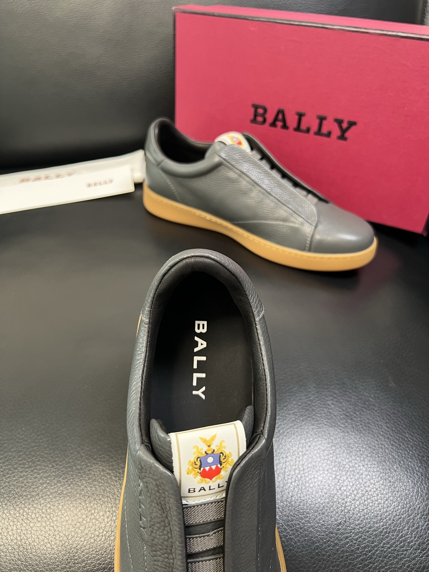 BALLY 高品质 顶级工艺品 巴利 专柜同原厂配置 ，鞋面意大利进口牛皮面料，进口水染牛皮里垫 ，鞋底