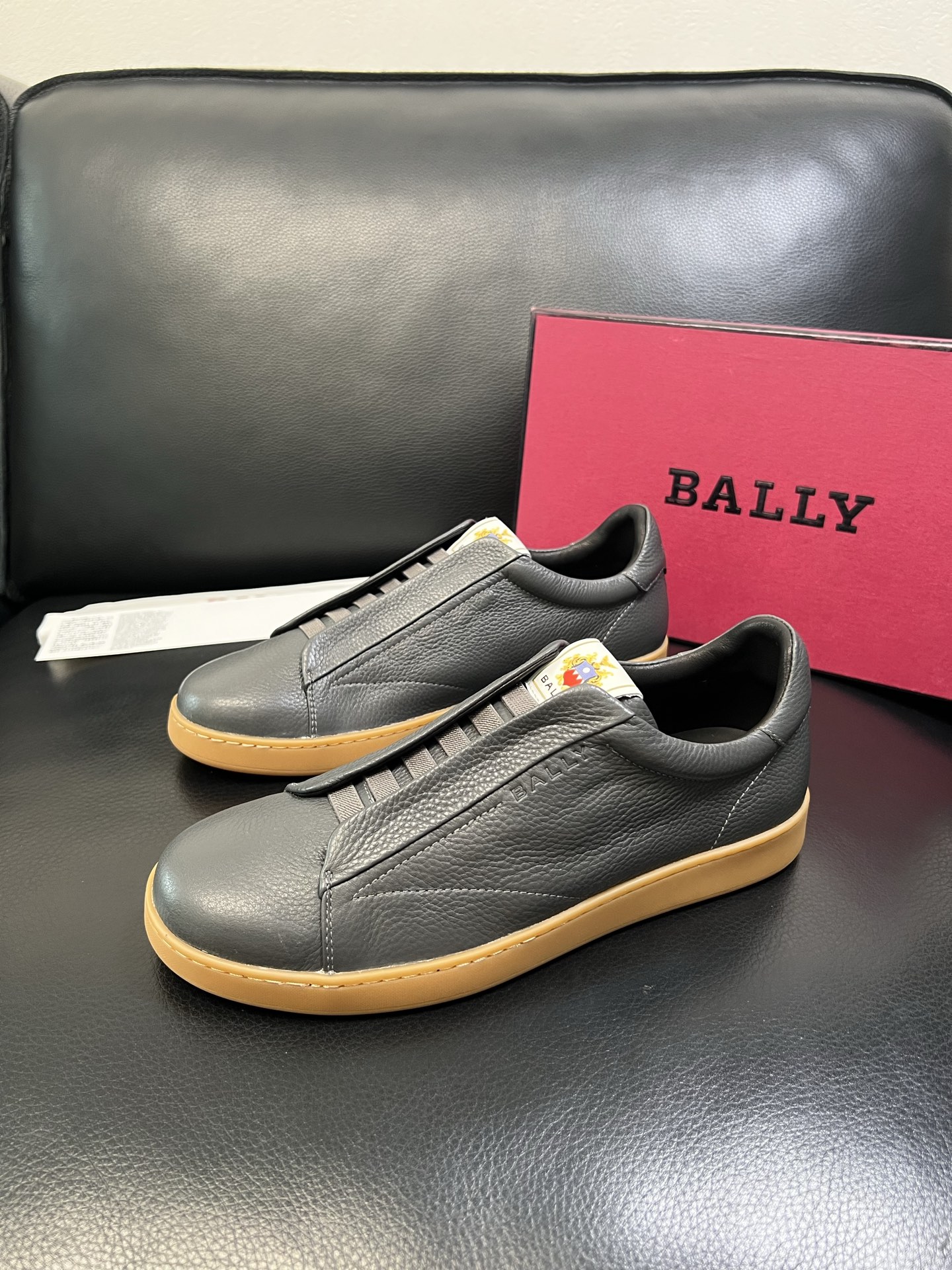 BALLY 高品质 顶级工艺品 巴利 专柜同原厂配置 ，鞋面意大利进口牛皮面料，进口水染牛皮里垫 ，鞋底