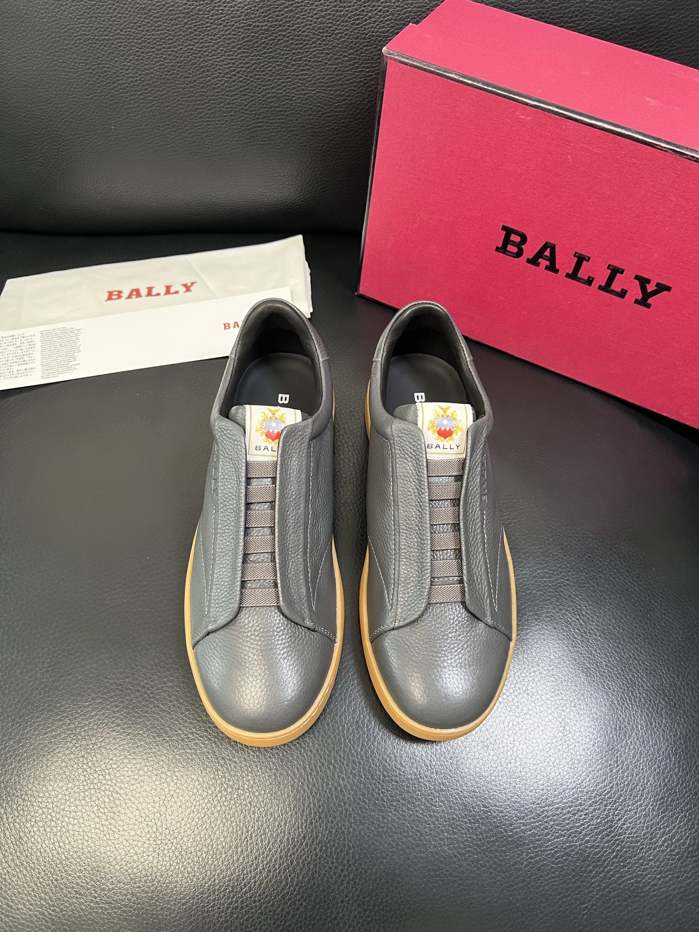 BALLY 高品质 顶级工艺品 巴利 专柜同原厂配置 ，鞋面意大利进口牛皮面料，进口水染牛皮里垫 ，鞋底