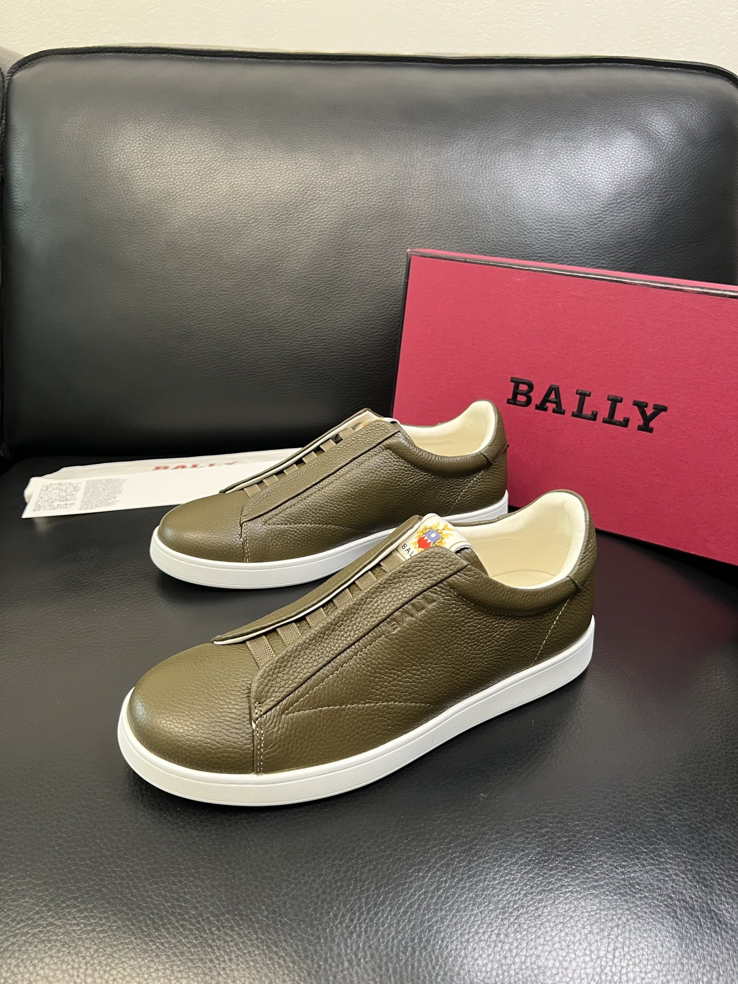 BALLY 高品质 顶级工艺品 巴利 专柜同原厂配置 ，鞋面意大利进口牛皮面料，进口水染牛皮里垫 ，鞋底