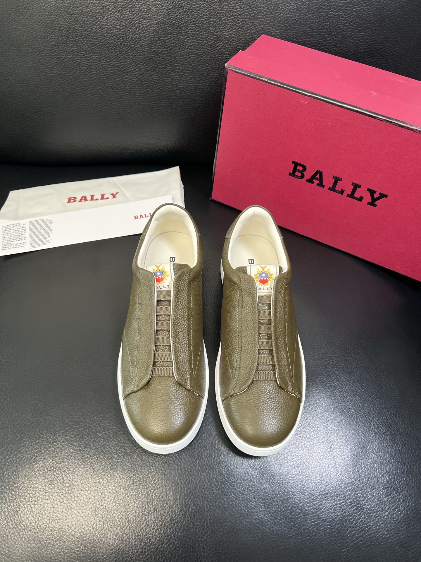 BALLY 高品质 顶级工艺品 巴利 专柜同原厂配置 ，鞋面意大利进口牛皮面料，进口水染牛皮里垫 ，鞋底