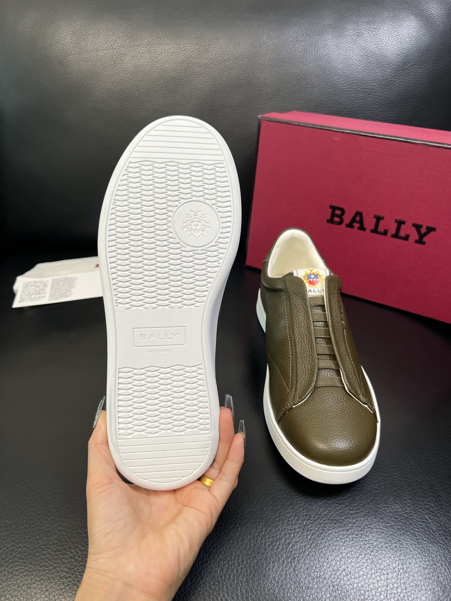 BALLY 高品质 顶级工艺品 巴利 专柜同原厂配置 ，鞋面意大利进口牛皮面料，进口水染牛皮里垫 ，鞋底