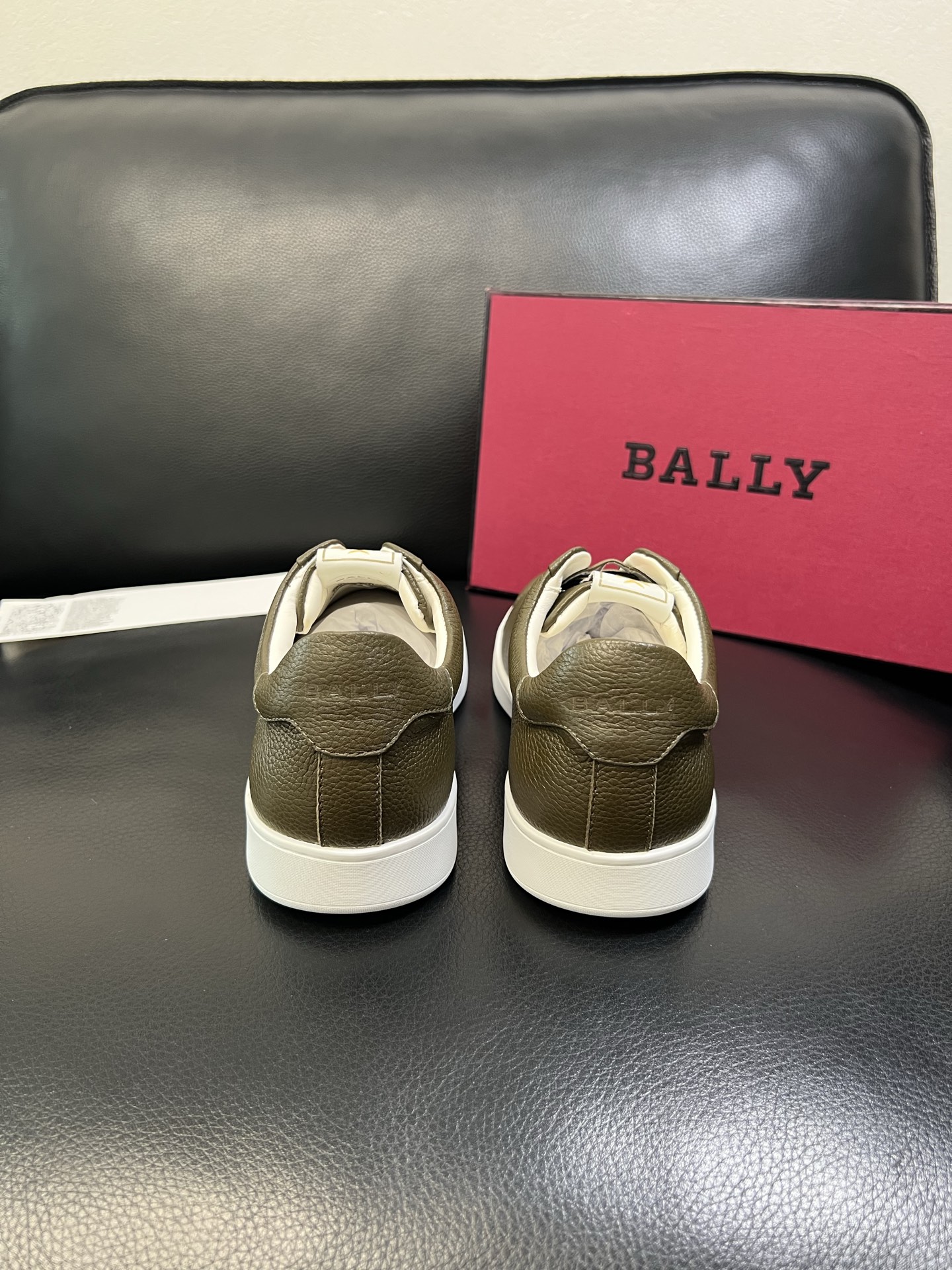 BALLY 高品质 顶级工艺品 巴利 专柜同原厂配置 ，鞋面意大利进口牛皮面料，进口水染牛皮里垫 ，鞋底