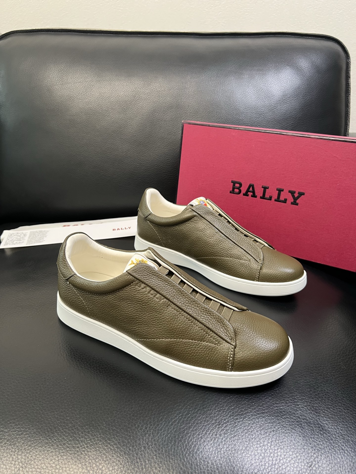 BALLY 高品质 顶级工艺品 巴利 专柜同原厂配置 ，鞋面意大利进口牛皮面料，进口水染牛皮里垫 ，鞋底