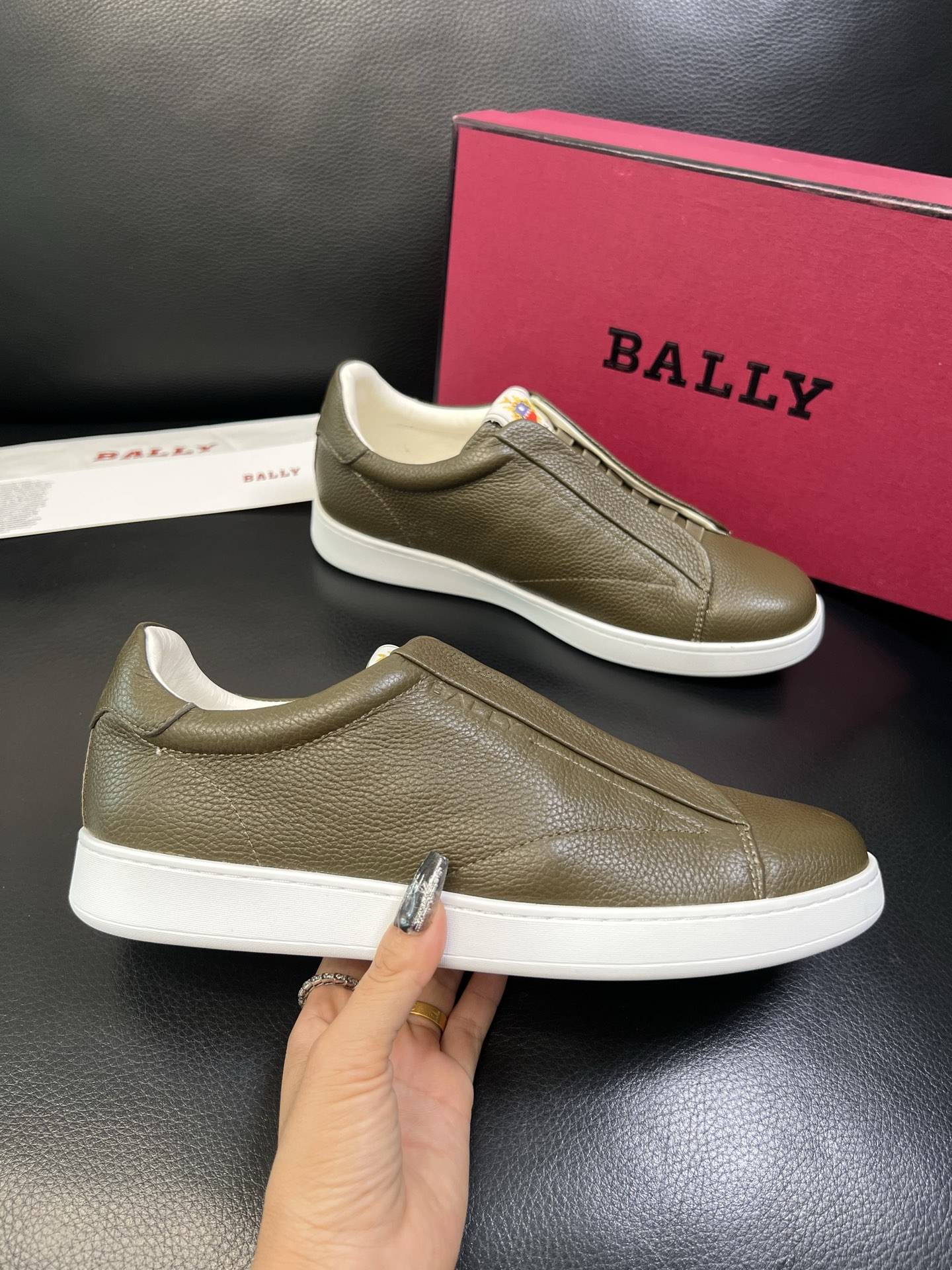BALLY 高品质 顶级工艺品 巴利 专柜同原厂配置 ，鞋面意大利进口牛皮面料，进口水染牛皮里垫 ，鞋底