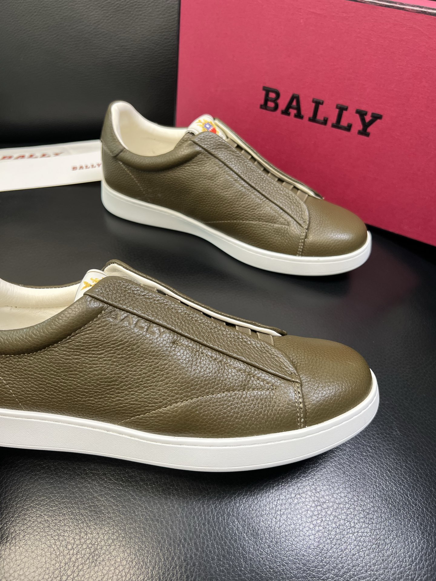 BALLY 高品质 顶级工艺品 巴利 专柜同原厂配置 ，鞋面意大利进口牛皮面料，进口水染牛皮里垫 ，鞋底