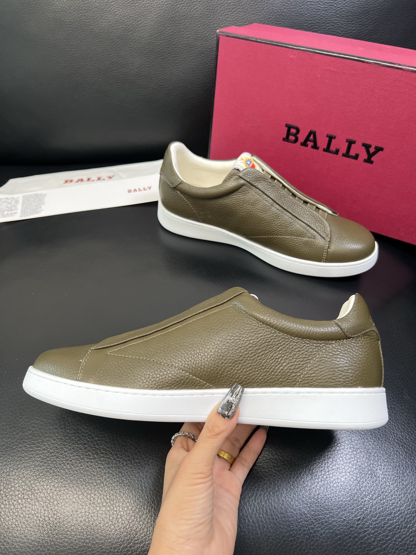BALLY 高品质 顶级工艺品 巴利 专柜同原厂配置 ，鞋面意大利进口牛皮面料，进口水染牛皮里垫 ，鞋底