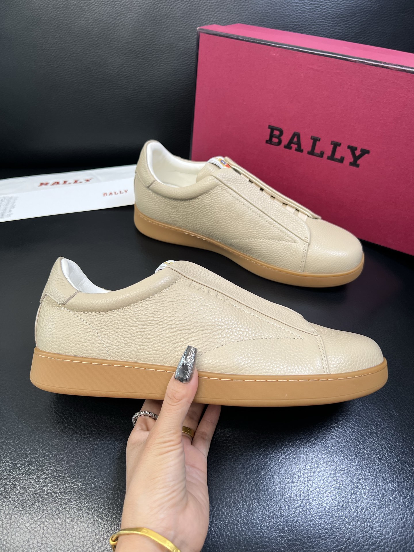 BALLY 高品质 顶级工艺品 巴利 专柜同原厂配置 ，鞋面意大利进口牛皮面料，进口水染牛皮里垫 ，鞋底