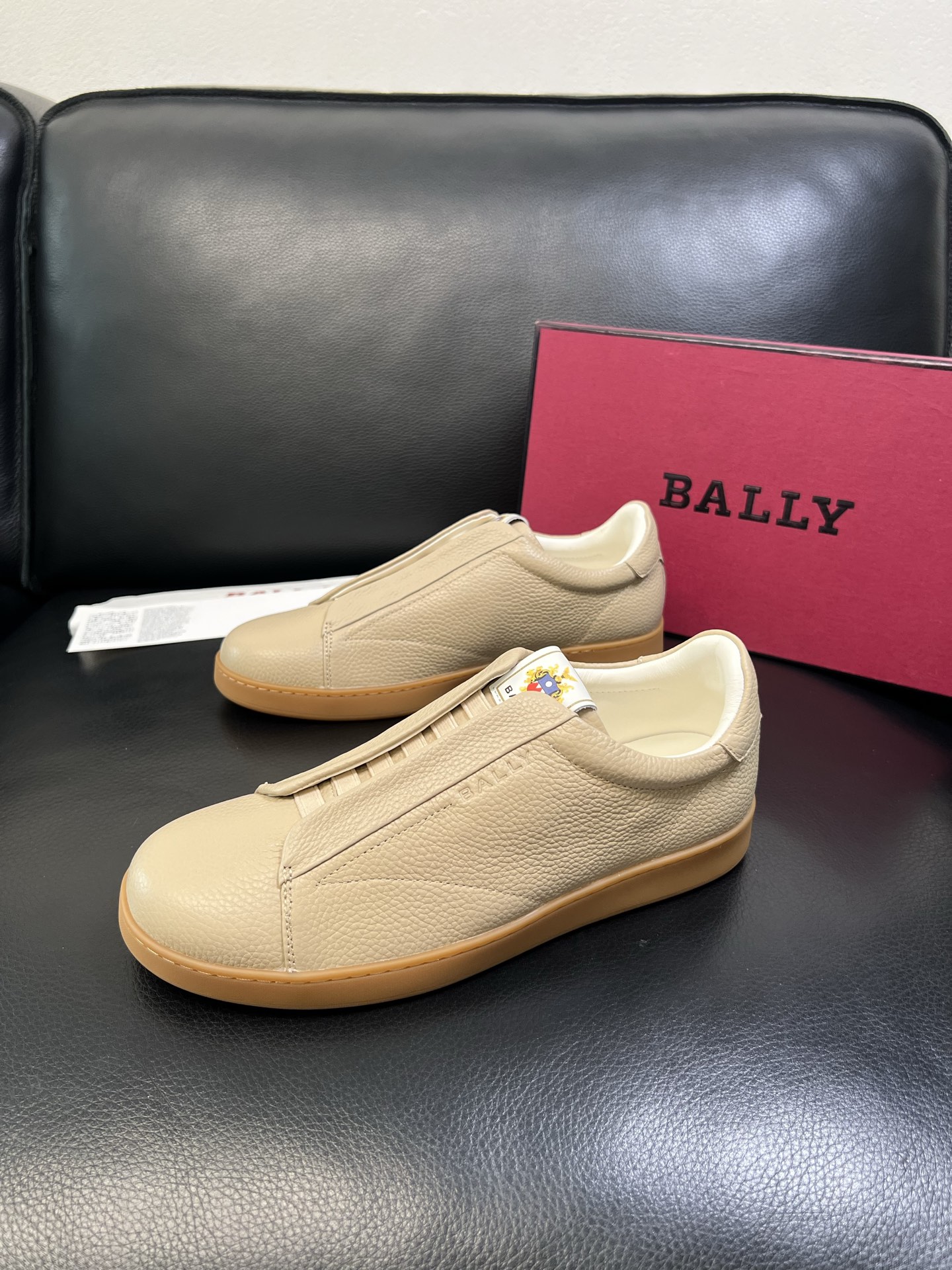 BALLY 高品质 顶级工艺品 巴利 专柜同原厂配置 ，鞋面意大利进口牛皮面料，进口水染牛皮里垫 ，鞋底