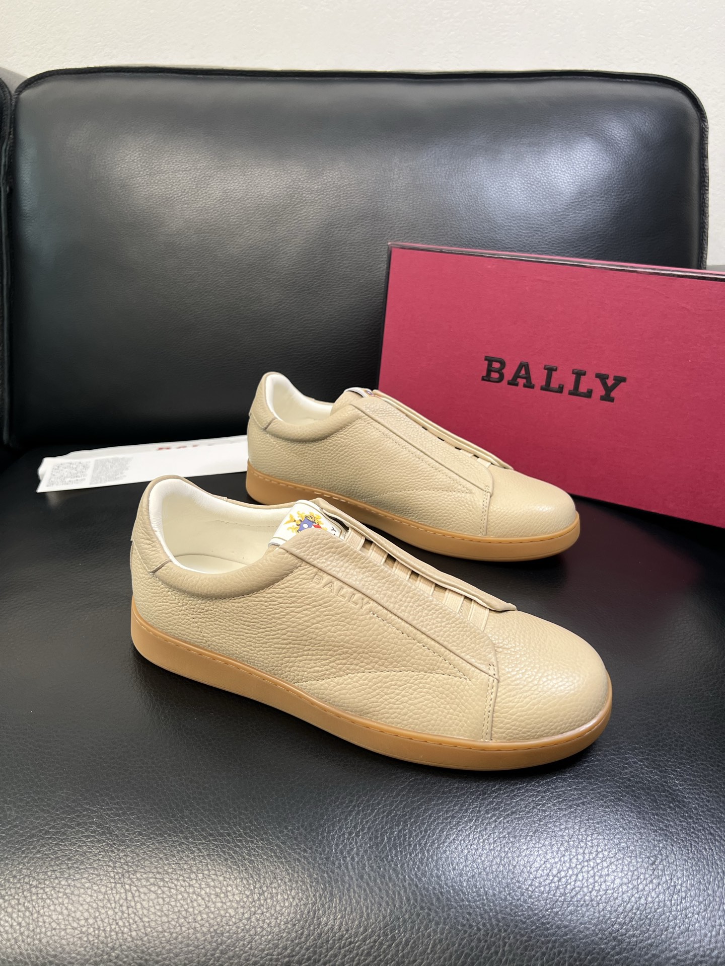 BALLY 高品质 顶级工艺品 巴利 专柜同原厂配置 ，鞋面意大利进口牛皮面料，进口水染牛皮里垫 ，鞋底